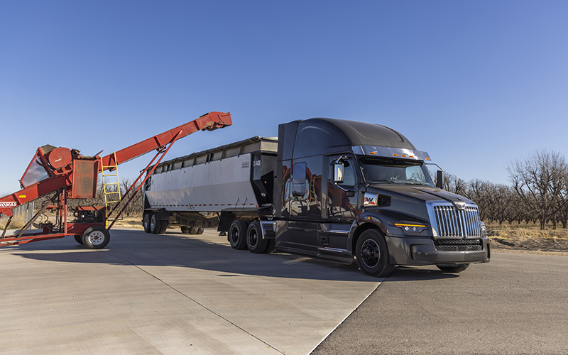 Western Star 57X ws_57x_72hr_sleeper_grey_loading_01 Western Star 57X ws_57x_72hr_sleeper_grey_loading_01