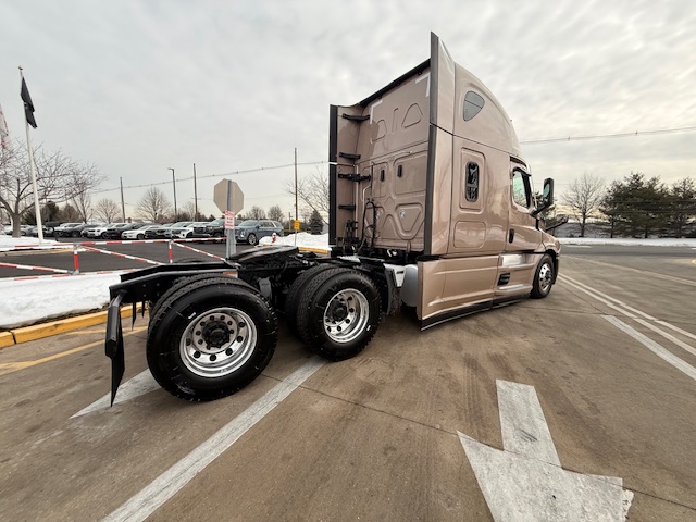 2023 FREIGHTLINER CASCADIA PT126S 213261-06 2023 FREIGHTLINER CASCADIA PT126S 213261-06