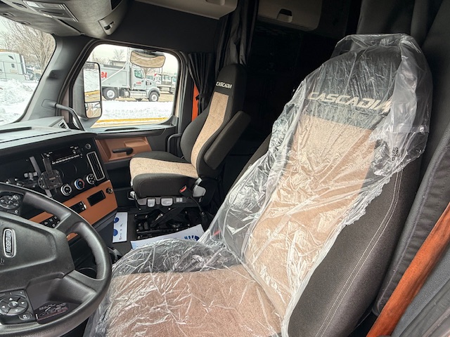 2023 FREIGHTLINER CASCADIA PT126S 213261-13 2023 FREIGHTLINER CASCADIA PT126S 213261-13