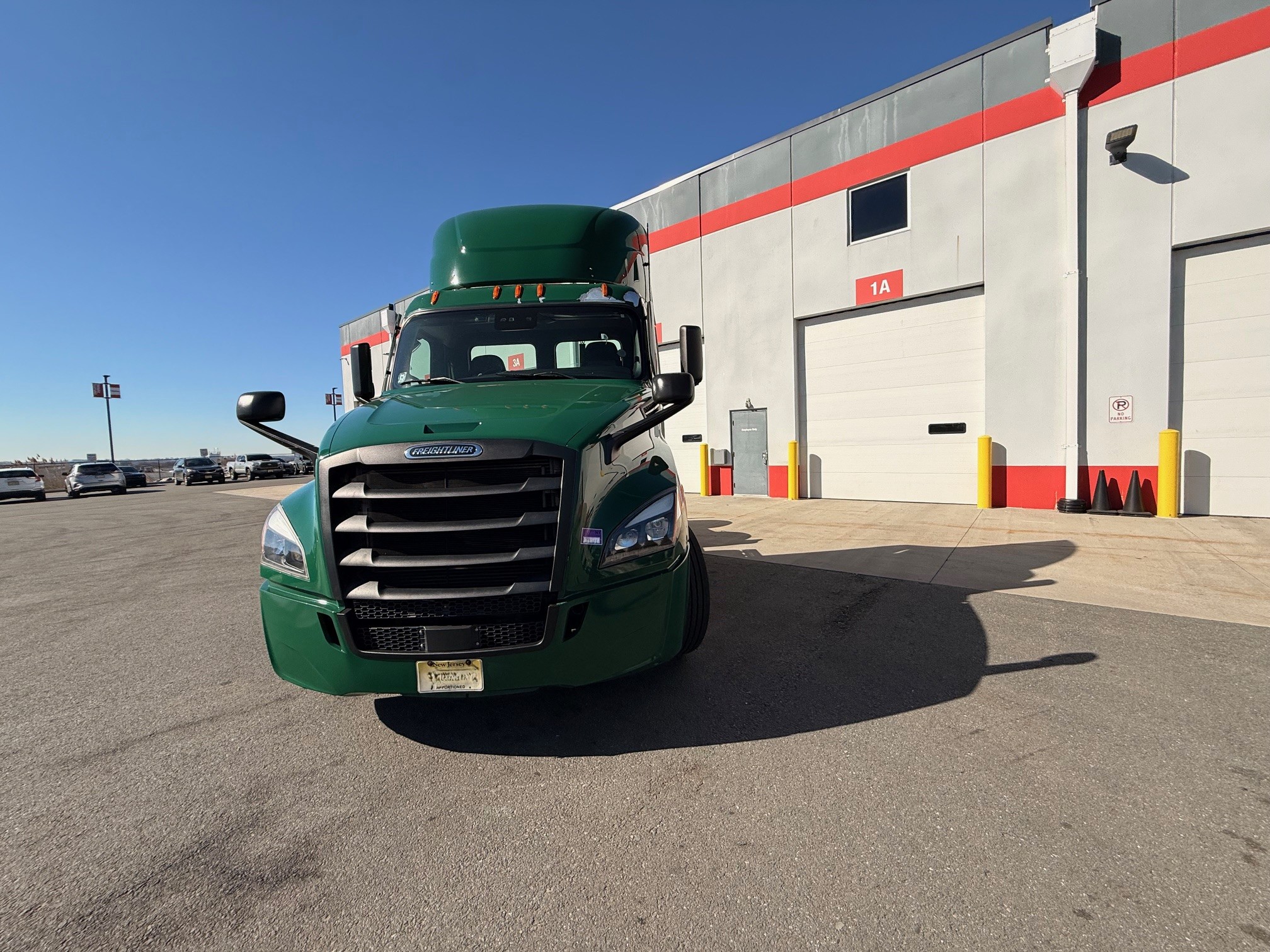 2021 Freightliner CASCADIA PT126D - image 2 of 6