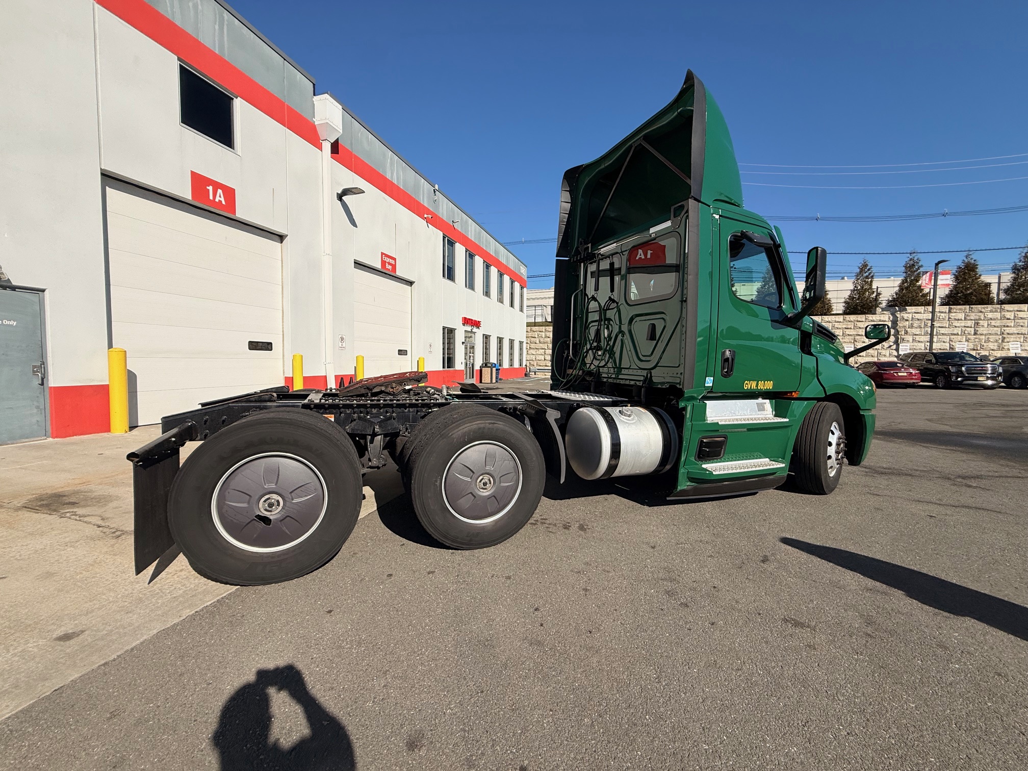 2021 Freightliner CASCADIA PT126D - image 4 of 6