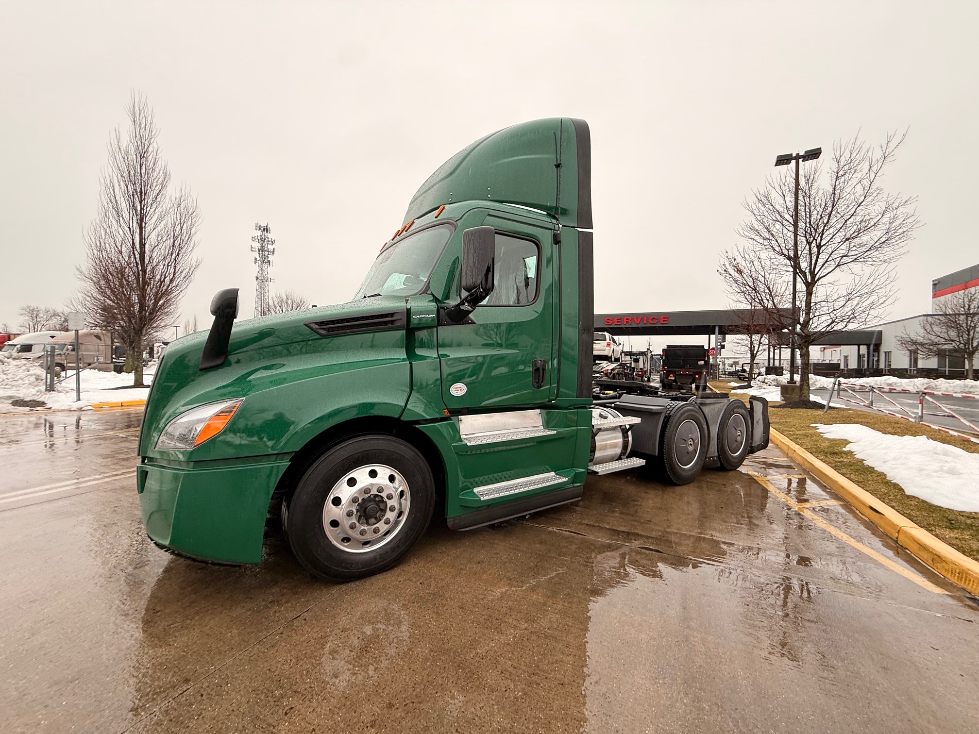 2021 FREIGHTLINER CASCADIA PT126D - image 1 of 6