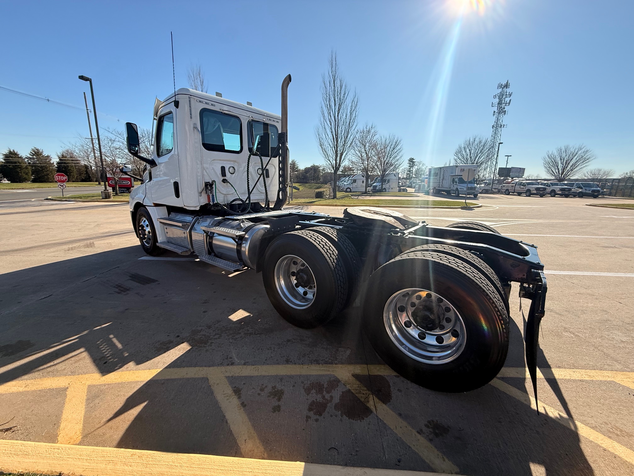 2021 FREIGHTLINER CASCADIA PT126D 2021 FREIGHTLINER CASCADIA PT126D - image 4 of 6