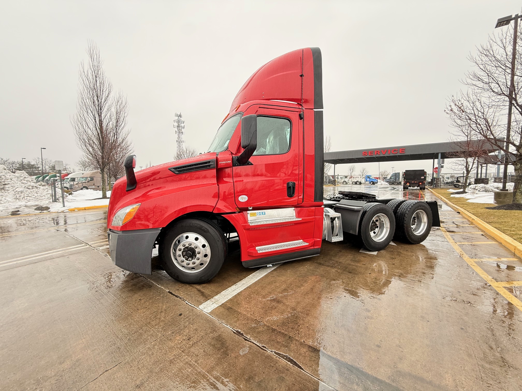 2021 Freightliner CASCADIA 126 - image 1 of 6