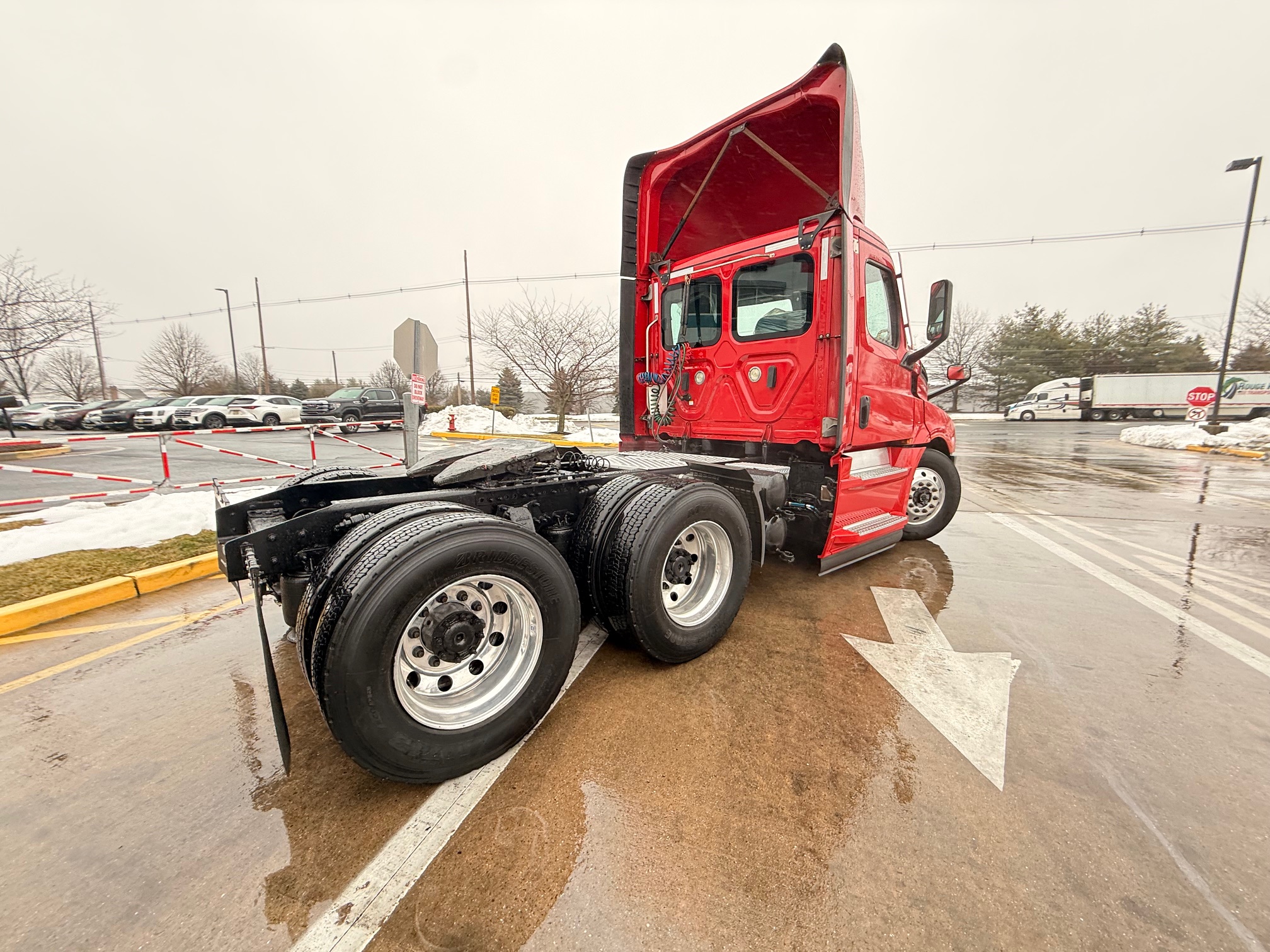 2021 Freightliner CASCADIA 126 - image 4 of 6
