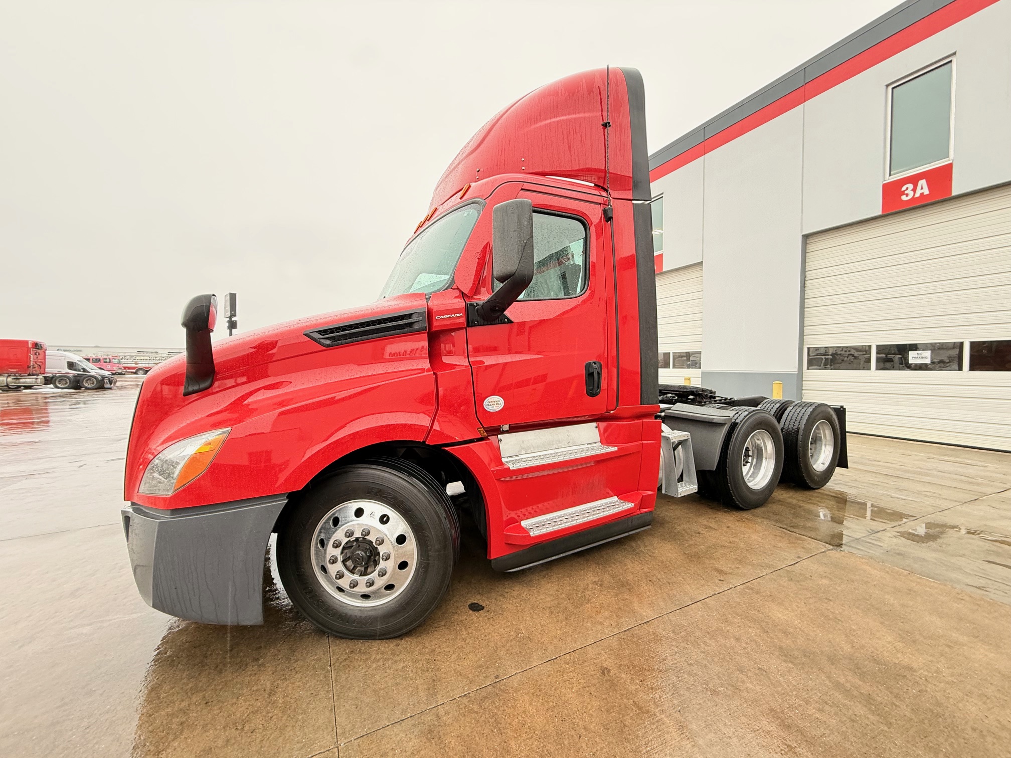 2021 Freightliner CASCADIA 126 - image 1 of 6
