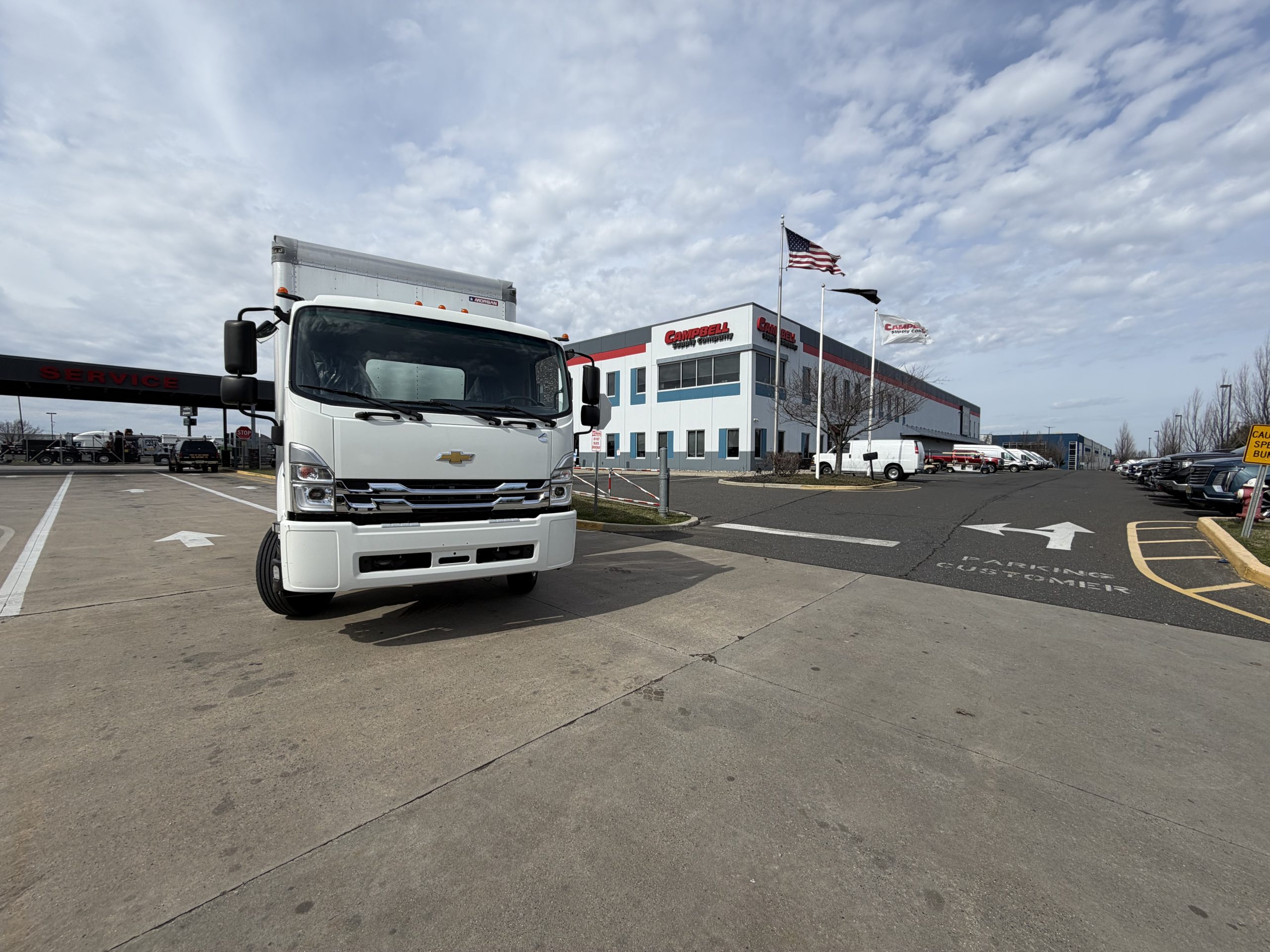 2024 CHEVROLET LCF6500XD 2024 CHEVROLET LCF6500XD - image 2 of 6