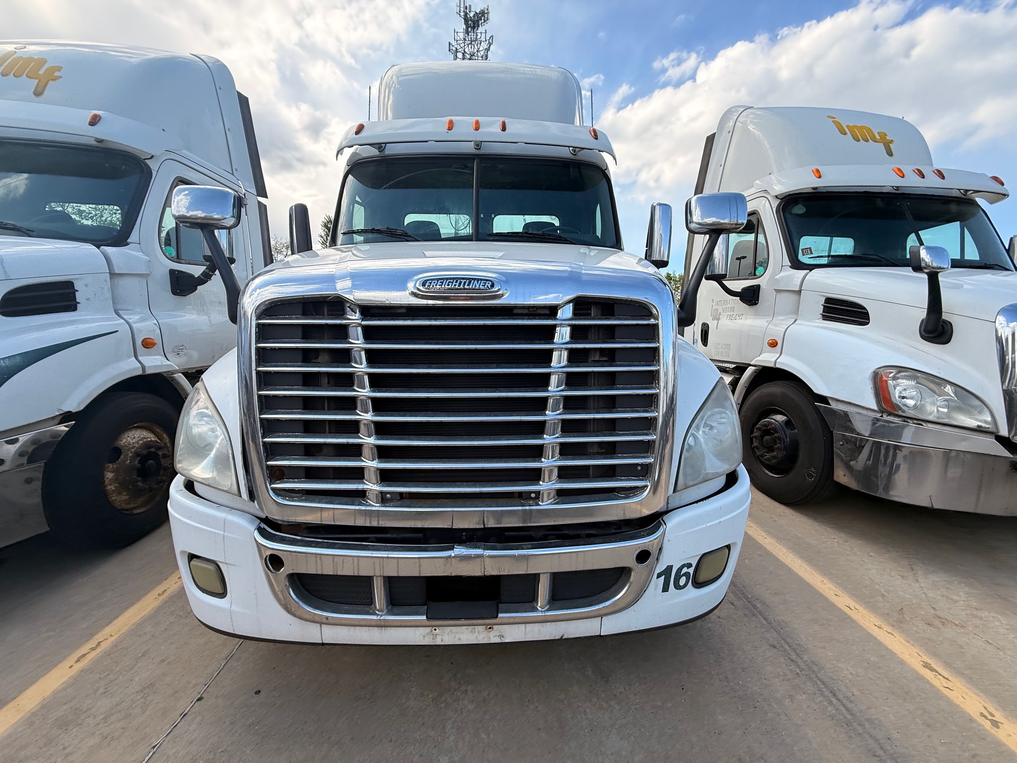 2012 FREIGHTLINER CASCADIA CA125D - image 2 of 6