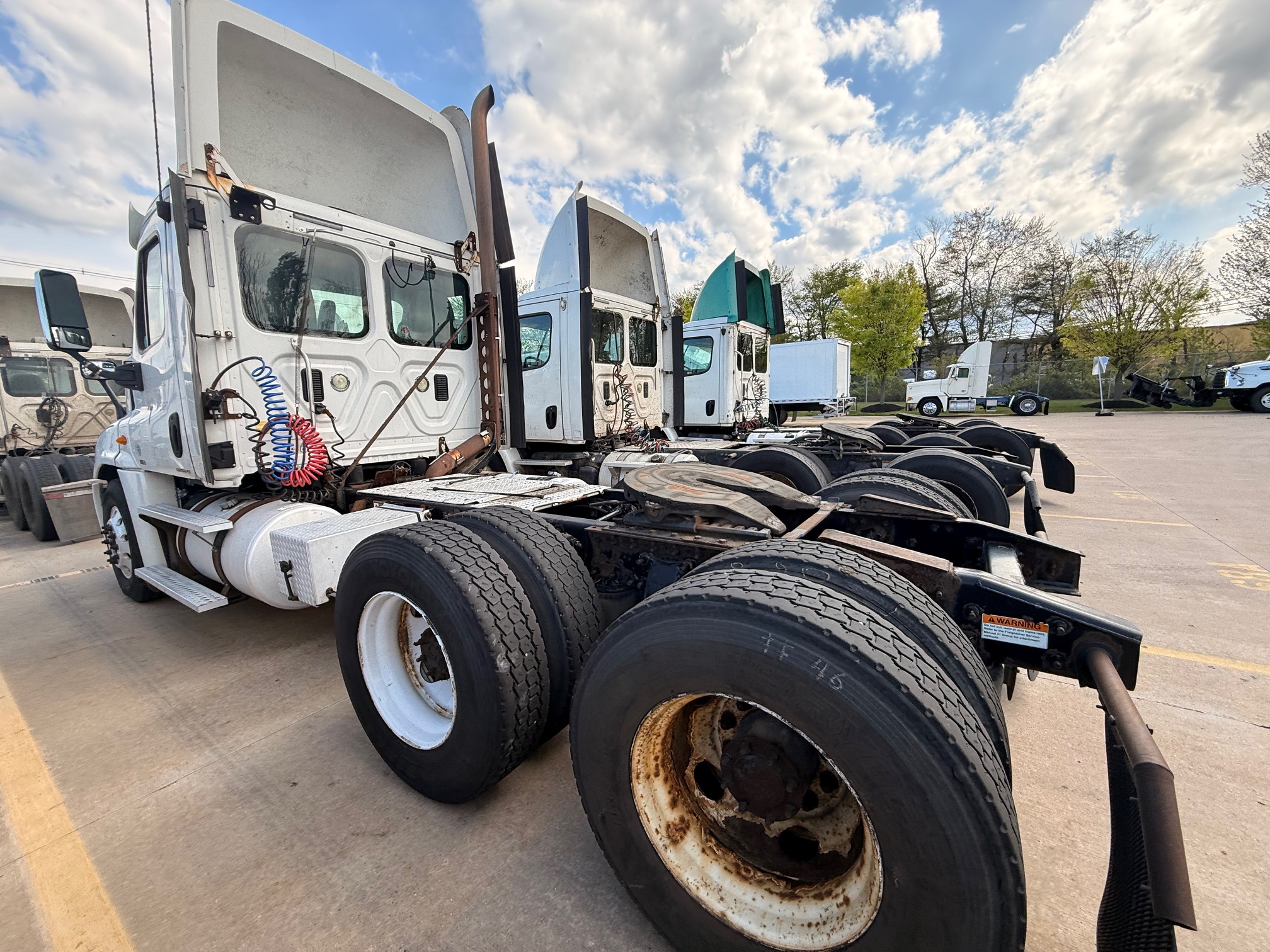 2012 FREIGHTLINER CASCADIA CA125D - image 5 of 6