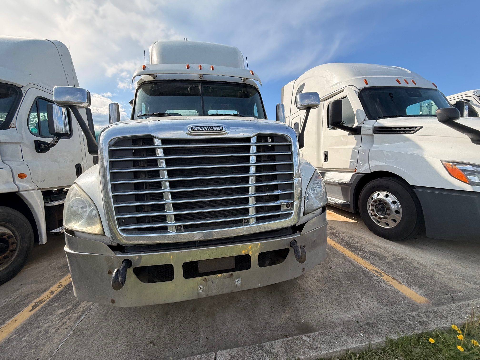 2013 FREIGHTLINER CASCADIA CA125D - image 2 of 6