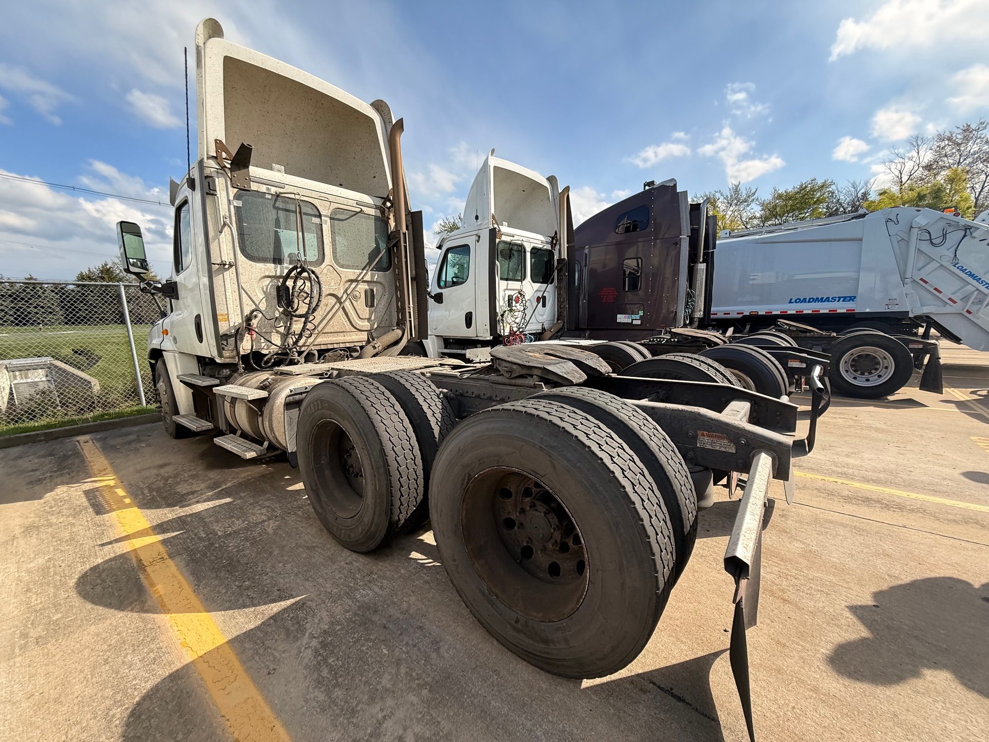 2013 FREIGHTLINER CASCADIA CA125D - image 4 of 6
