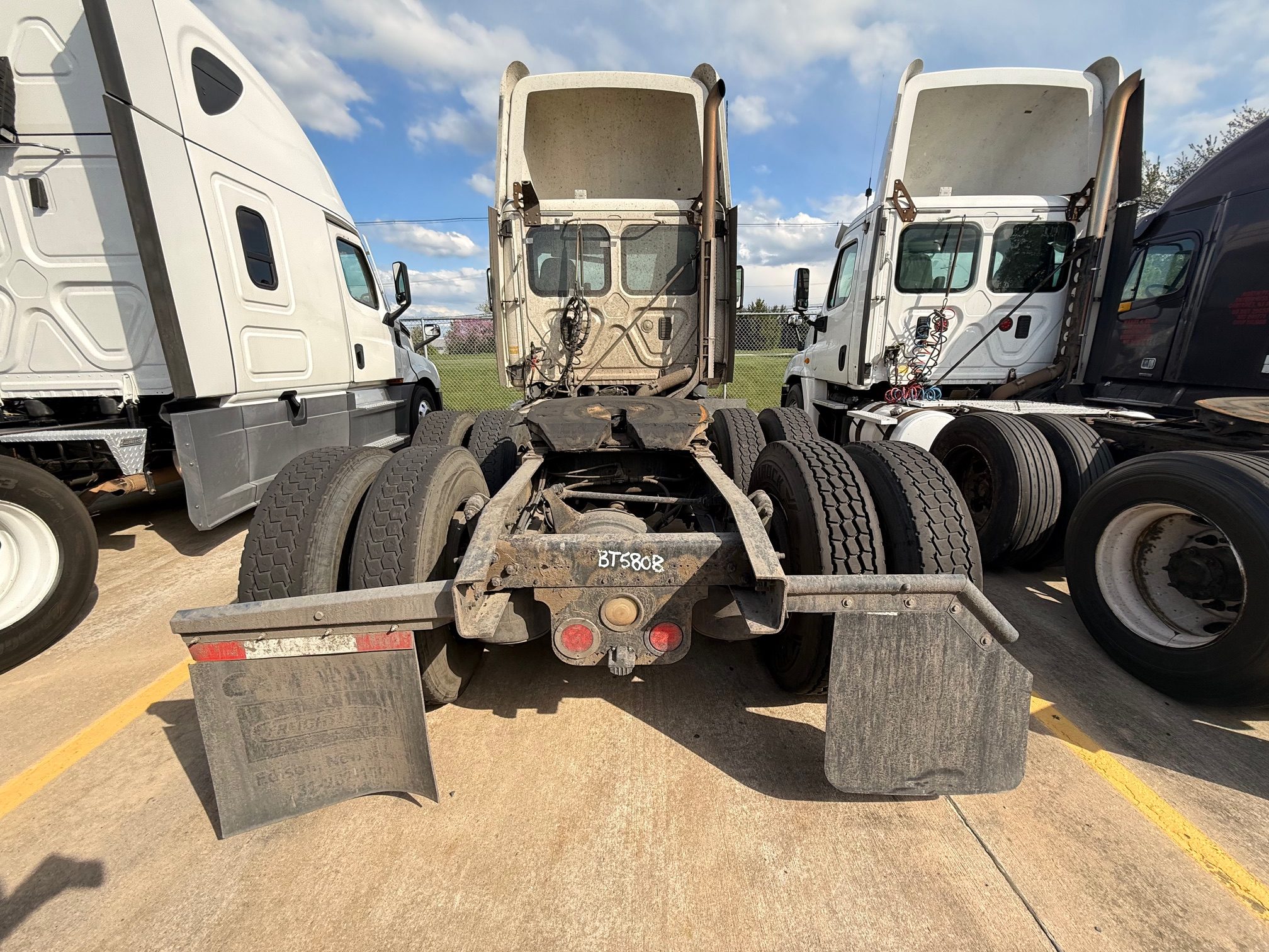2013 FREIGHTLINER CASCADIA CA125D - image 5 of 6