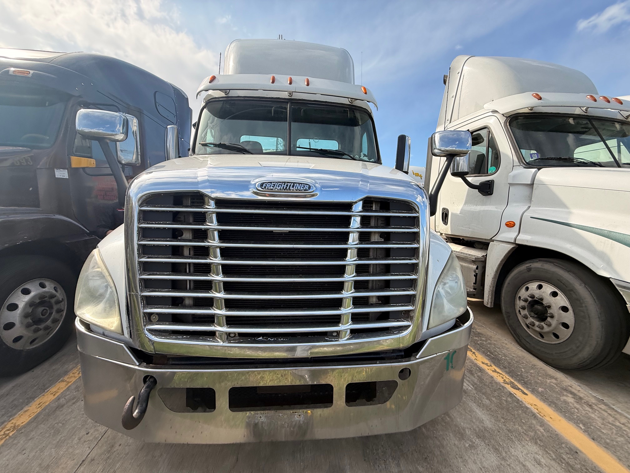 2013 Freightliner CASCADIA CA125D - image 2 of 6