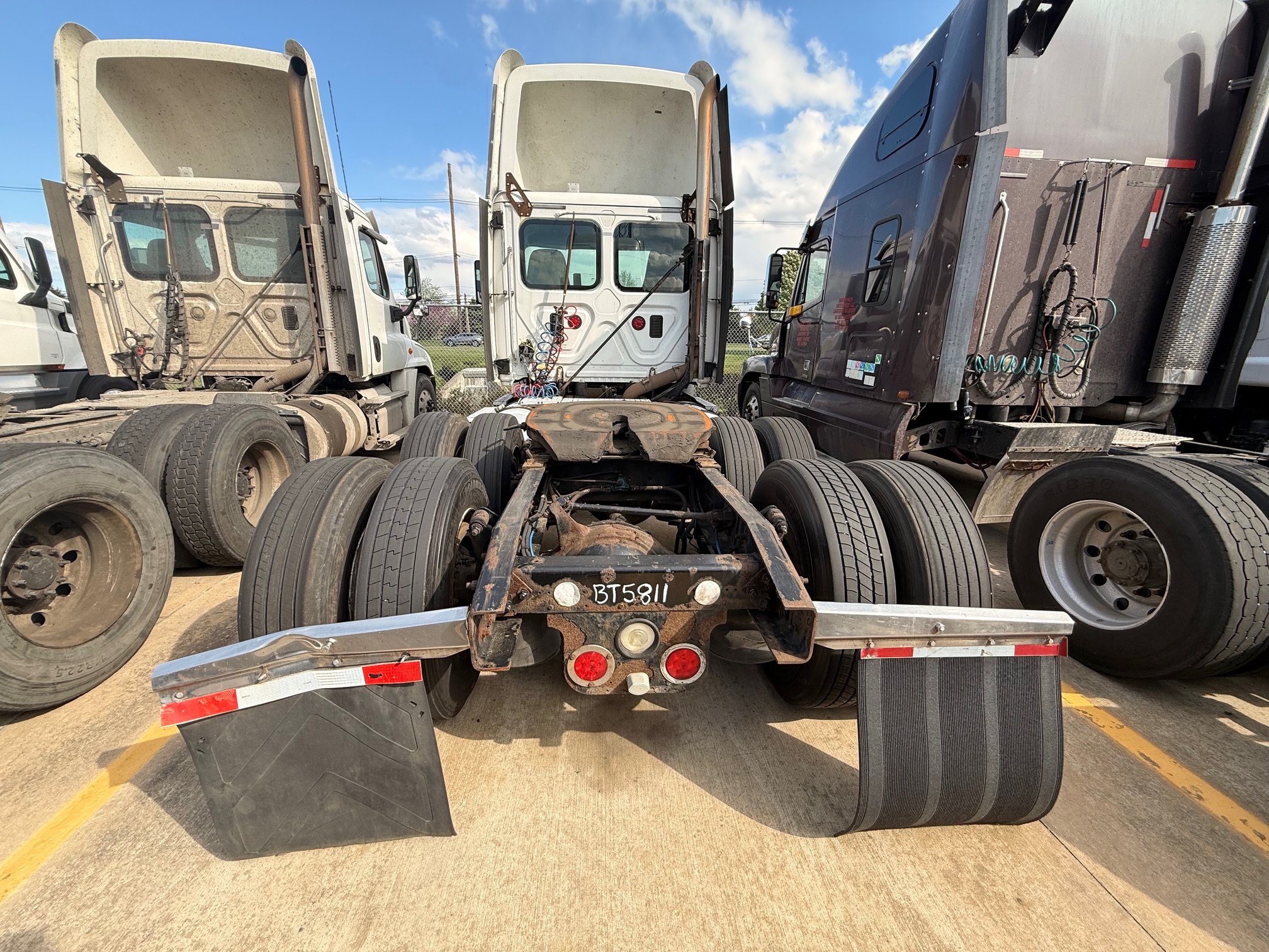 2013 Freightliner CASCADIA CA125D - image 5 of 6