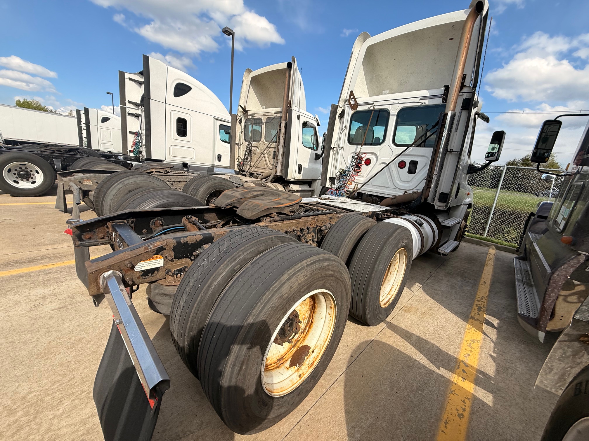 2013 Freightliner CASCADIA CA125D - image 6 of 6