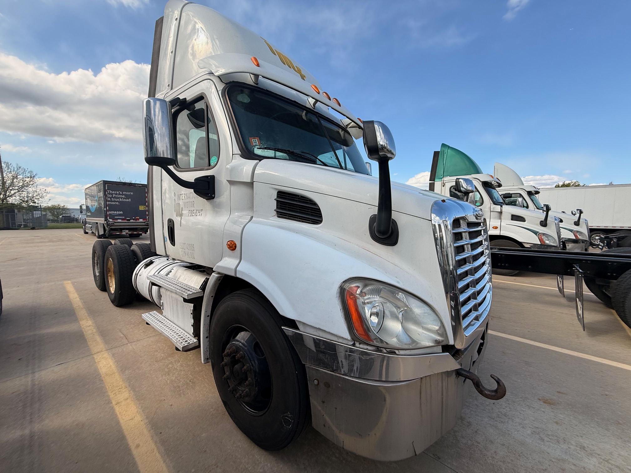 2013 Freightliner CASCADIA CA113D - image 1 of 6