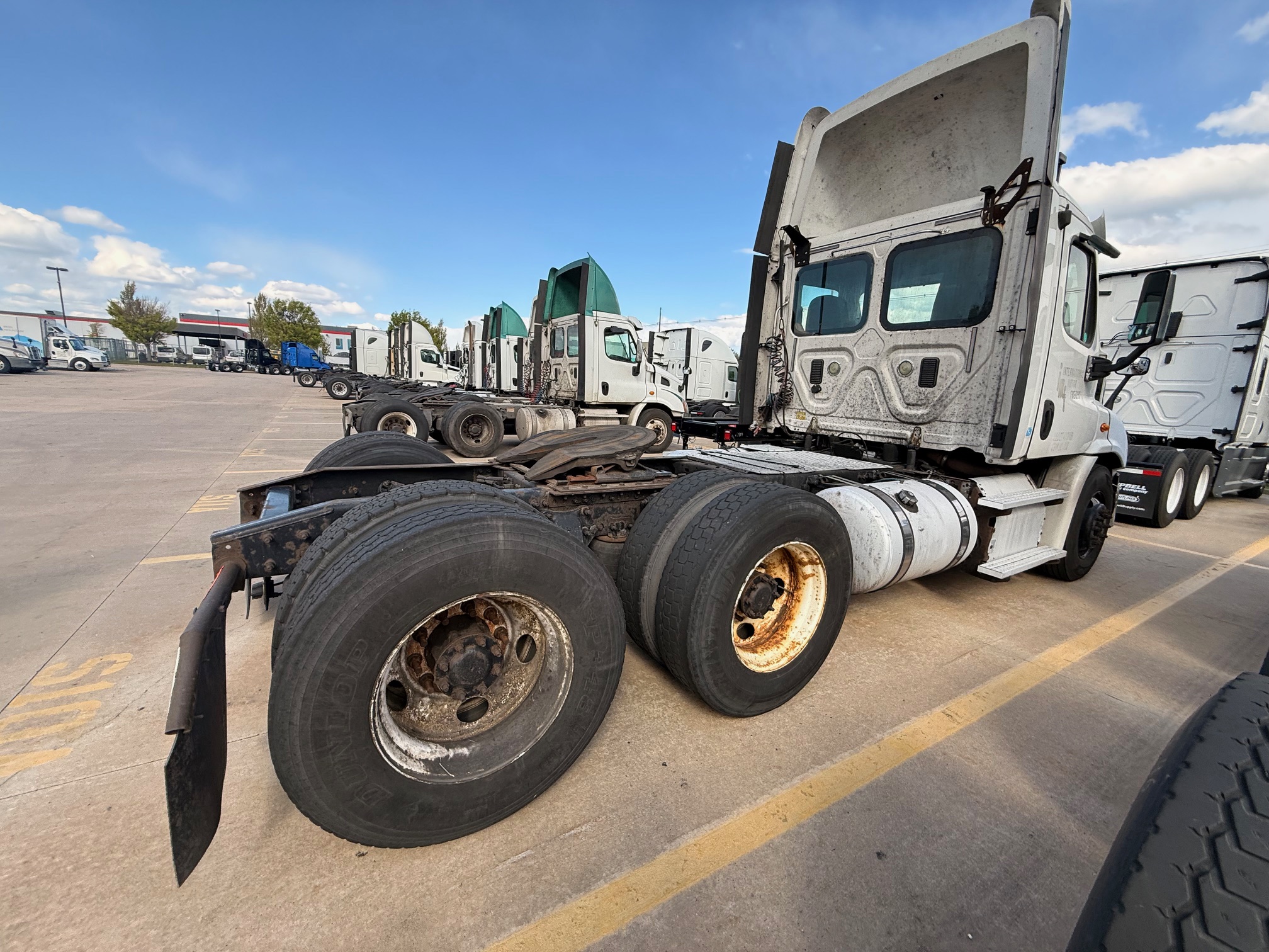 2013 Freightliner CASCADIA CA113D - image 5 of 6