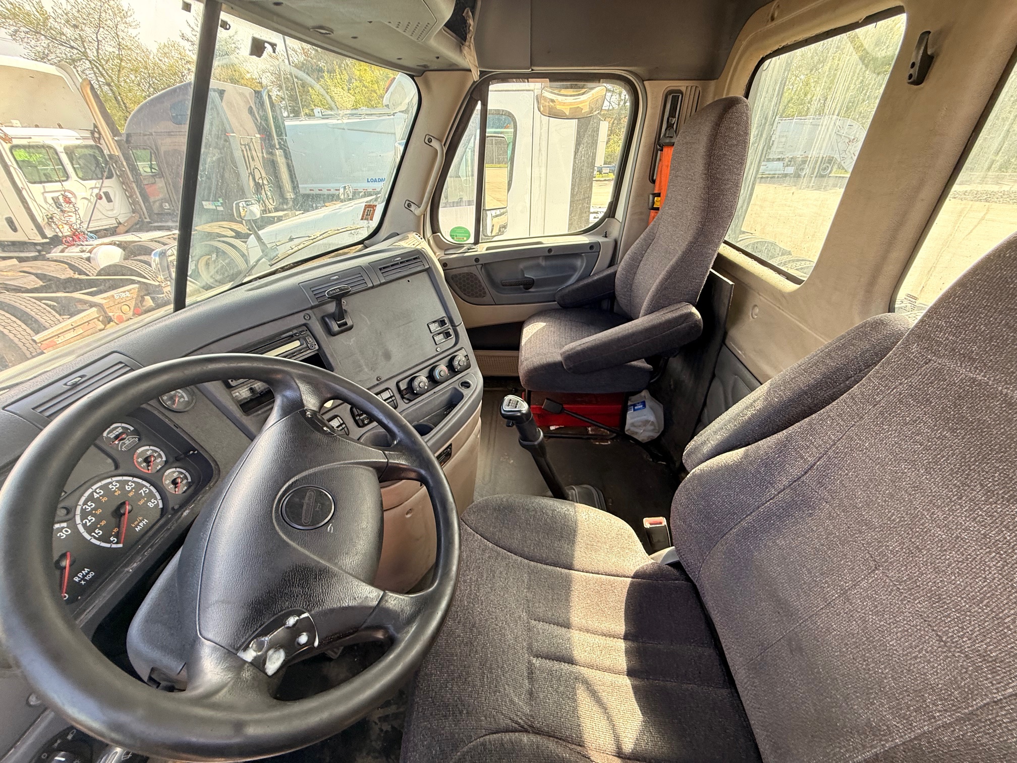 2013 Freightliner CASCADIA CA113D 135898-09 2013 Freightliner CASCADIA CA113D 135898-09