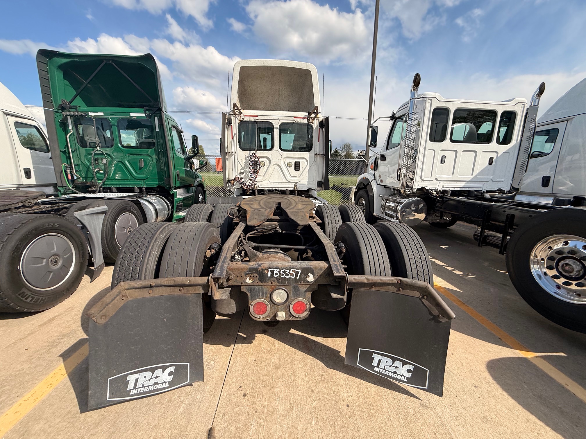 2013 Freightliner CASCADIA CA113D - image 5 of 6