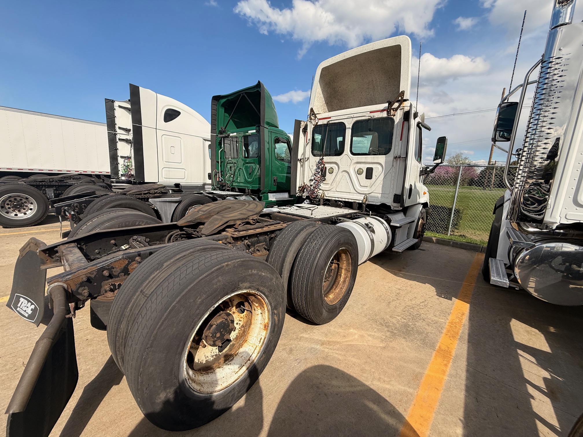 2013 Freightliner CASCADIA CA113D - image 6 of 6