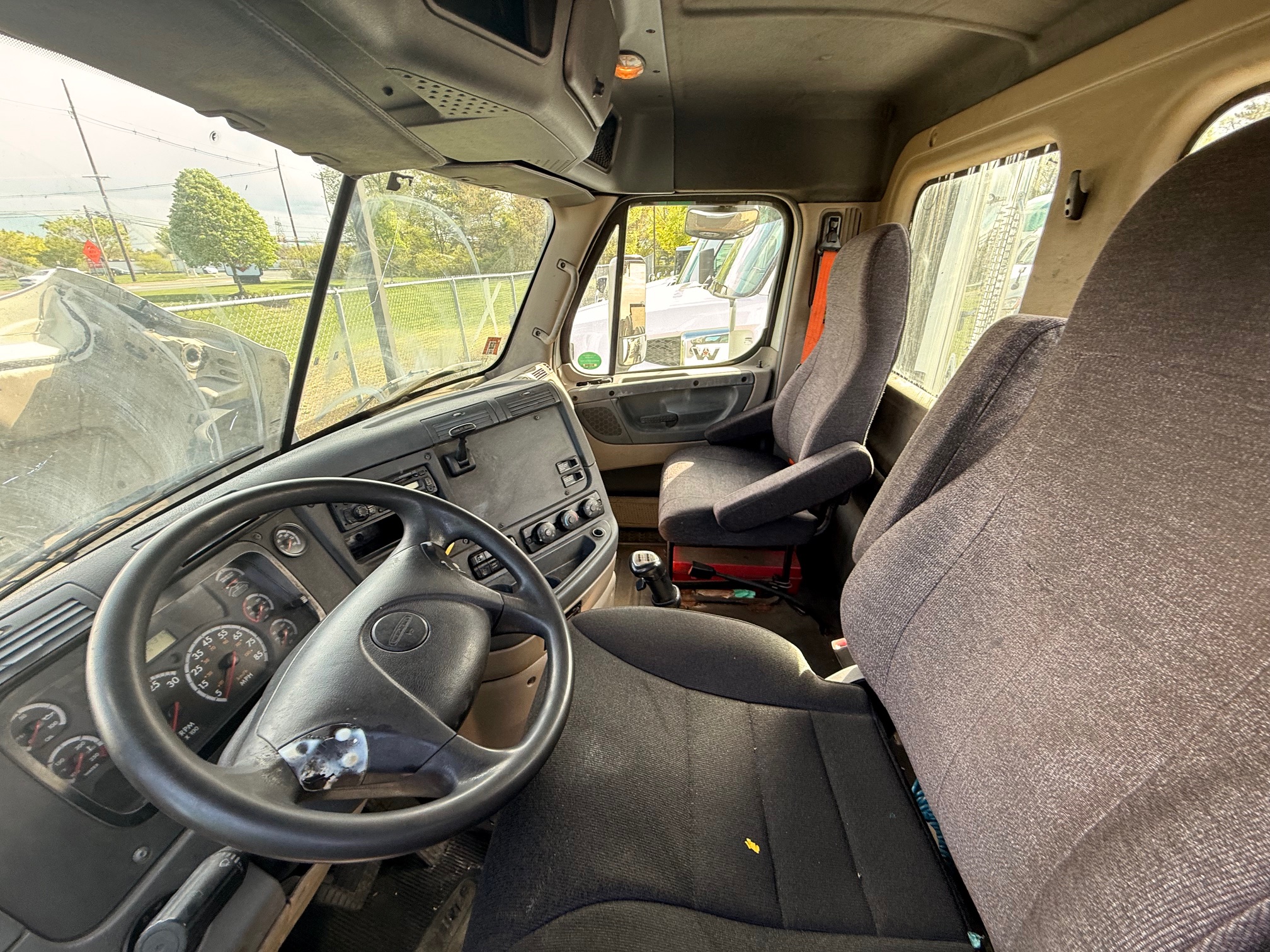 2013 Freightliner CASCADIA CA113D 135909-09 2013 Freightliner CASCADIA CA113D 135909-09
