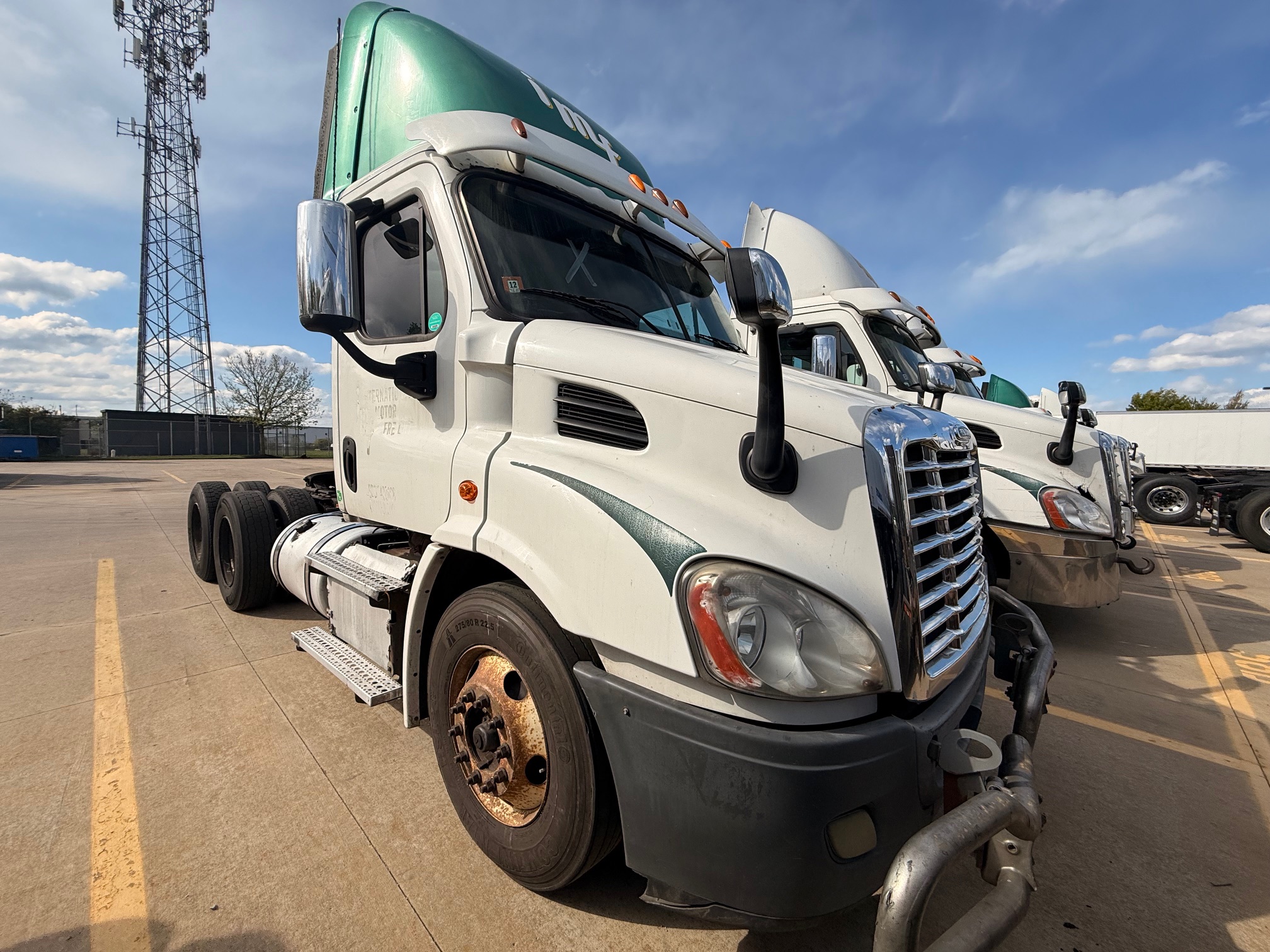 2013 FREIGHTLINER CASCADIA CA113D - image 1 of 6