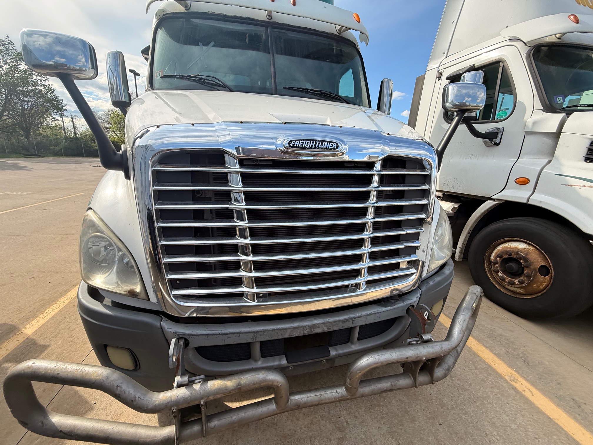 2013 FREIGHTLINER CASCADIA CA113D - image 2 of 6
