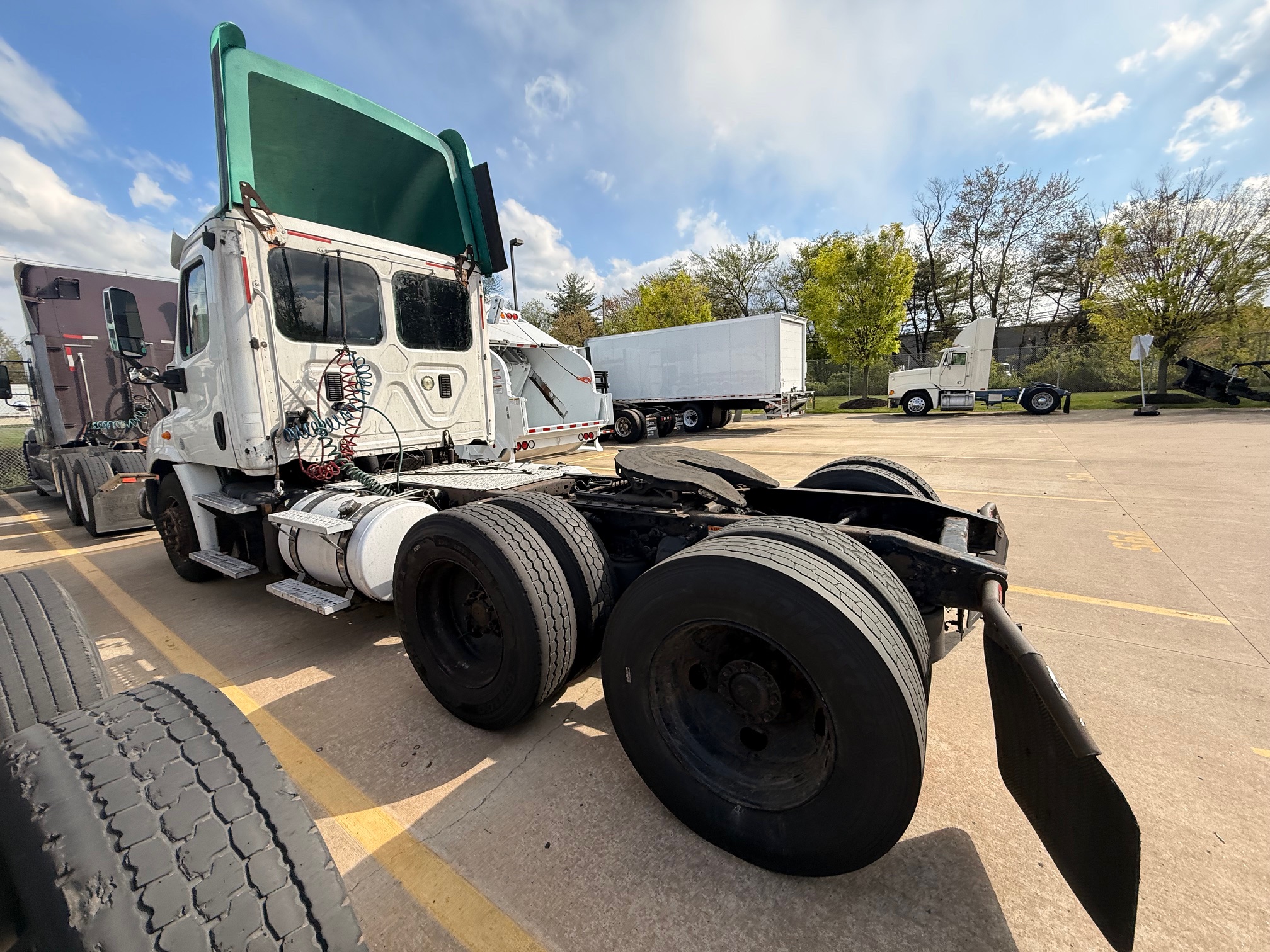 2013 FREIGHTLINER CASCADIA CA113D - image 4 of 6