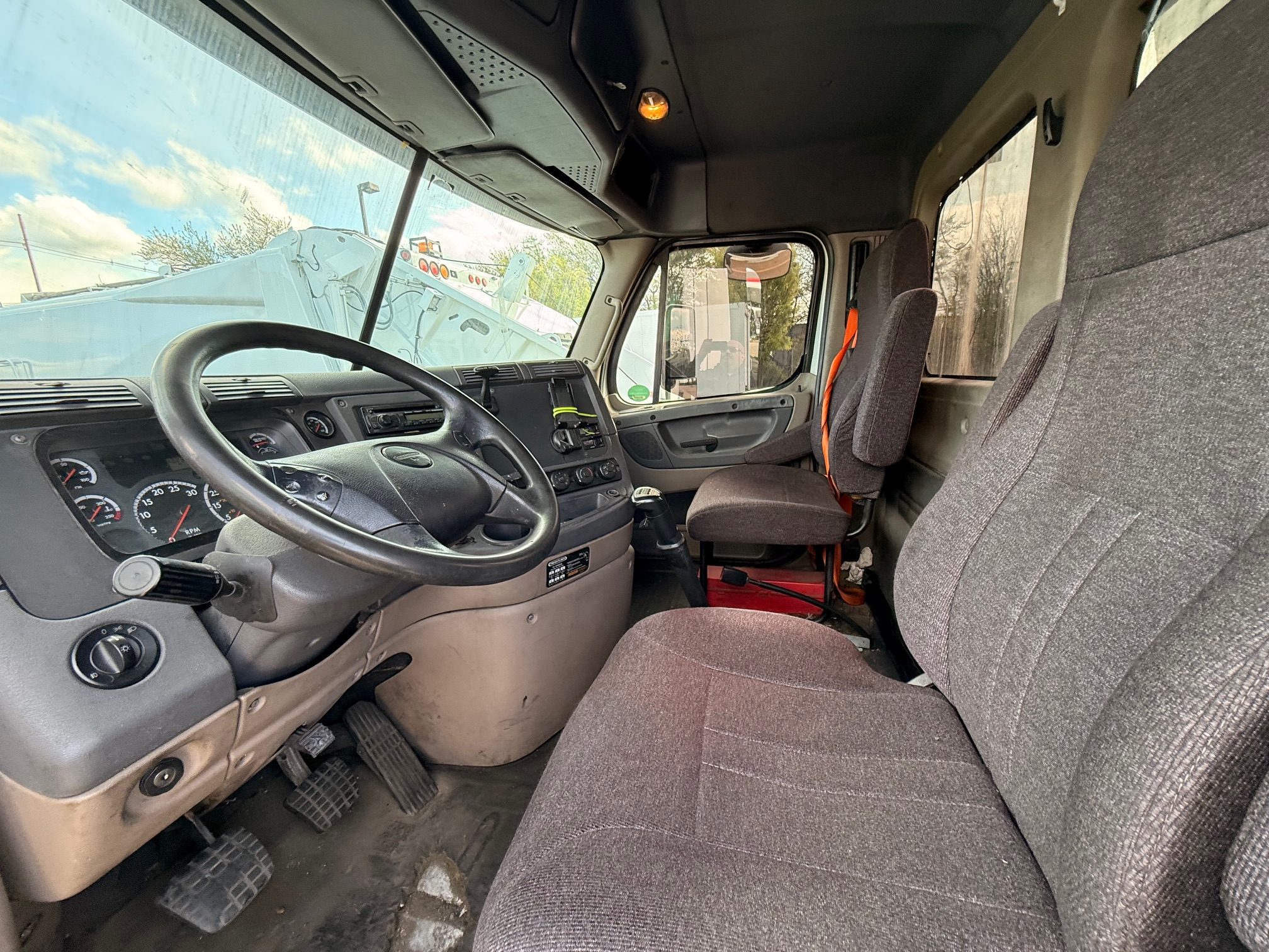 2013 FREIGHTLINER CASCADIA CA113D 135916-09 2013 FREIGHTLINER CASCADIA CA113D 135916-09