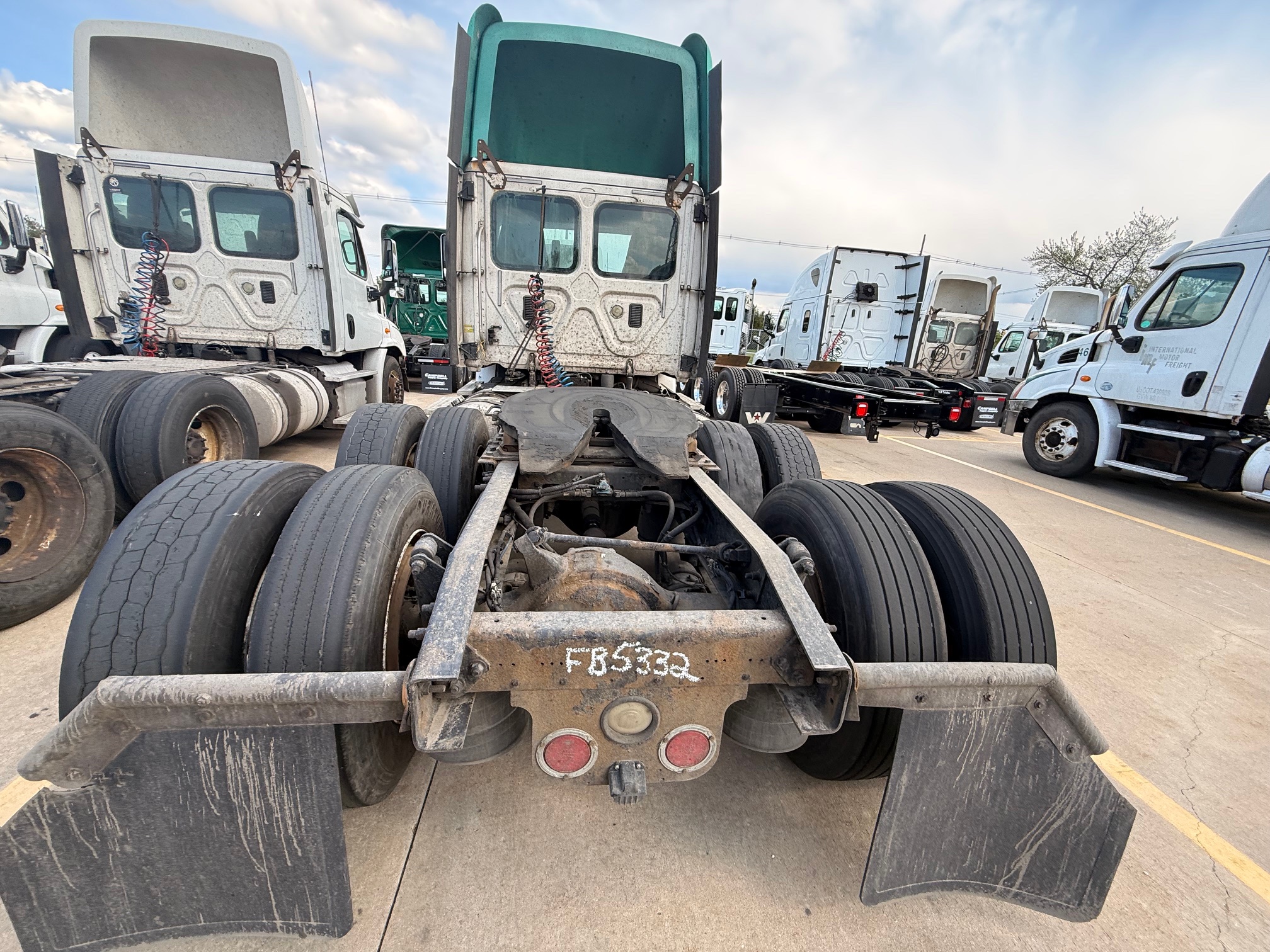 2013 Freightliner CASCADIA CA113D - image 4 of 6