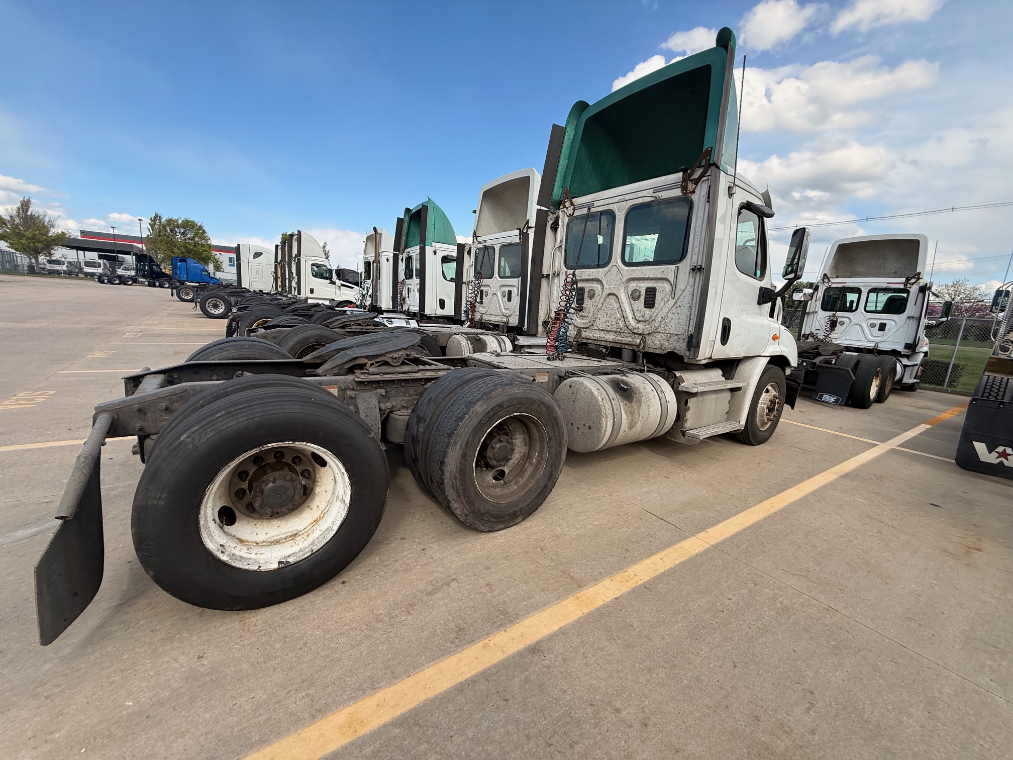 2013 Freightliner CASCADIA CA113D - image 5 of 6
