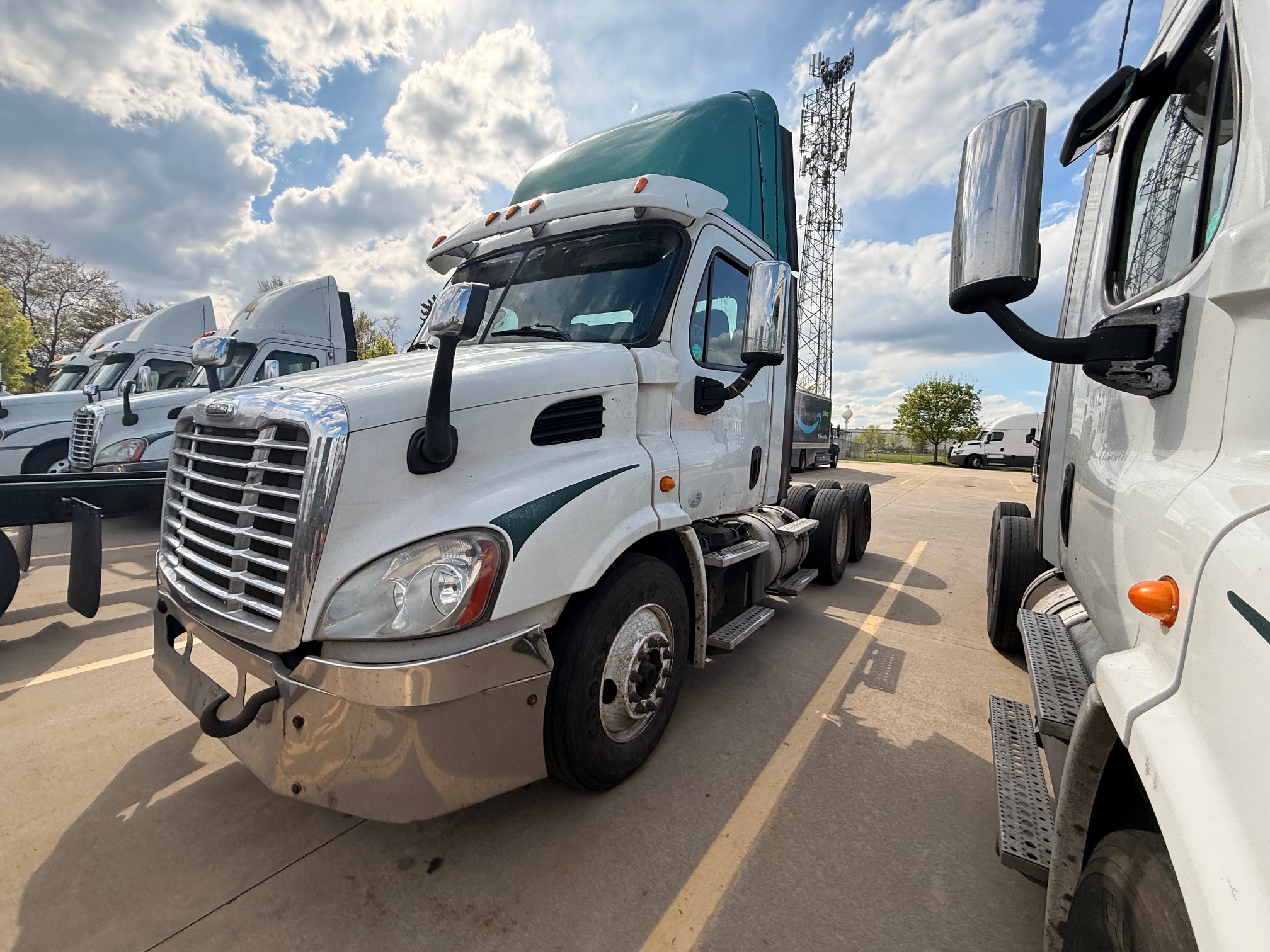 2013 Freightliner CASCADIA CA113D - image 6 of 6
