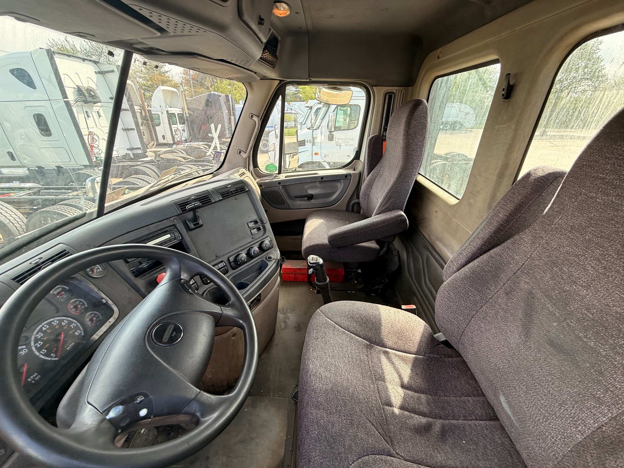 2013 Freightliner CASCADIA CA113D 135923-09 2013 Freightliner CASCADIA CA113D 135923-09