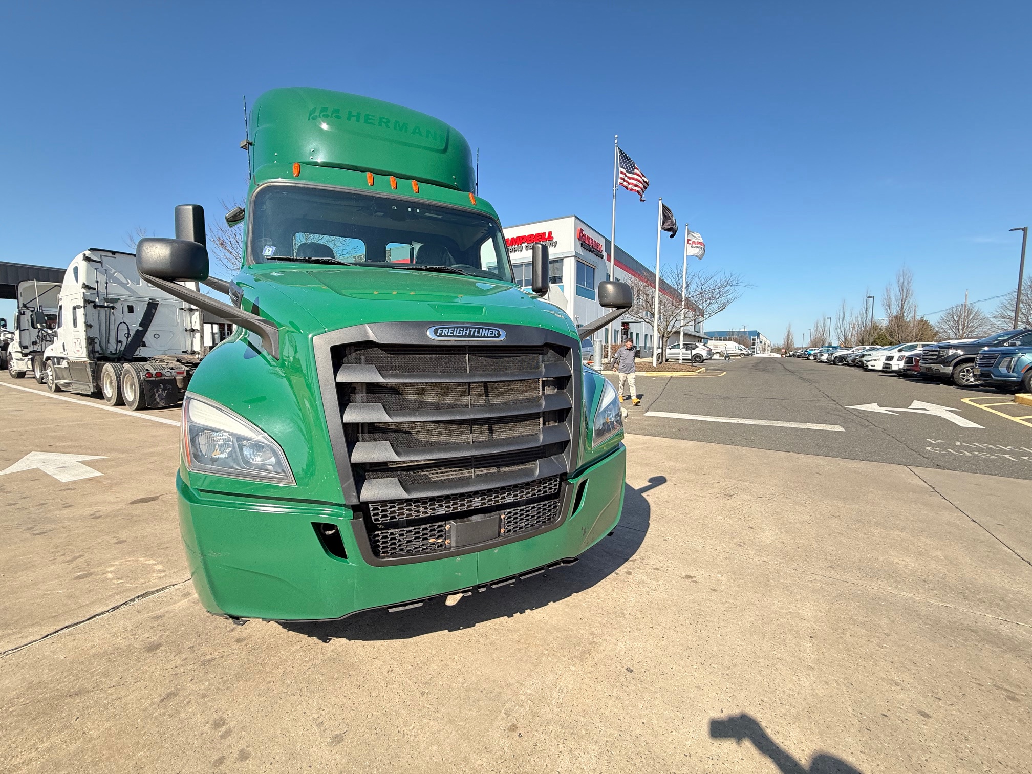 2020 Freightliner CASCADIA 2020 Freightliner CASCADIA - image 3 of 6