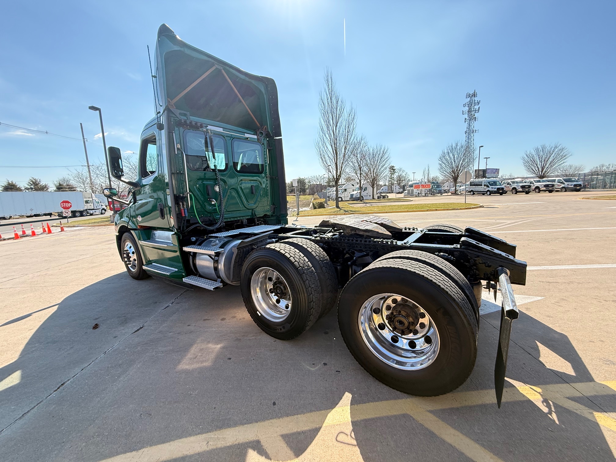 2020 Freightliner CASCADIA 2020 Freightliner CASCADIA - image 4 of 6