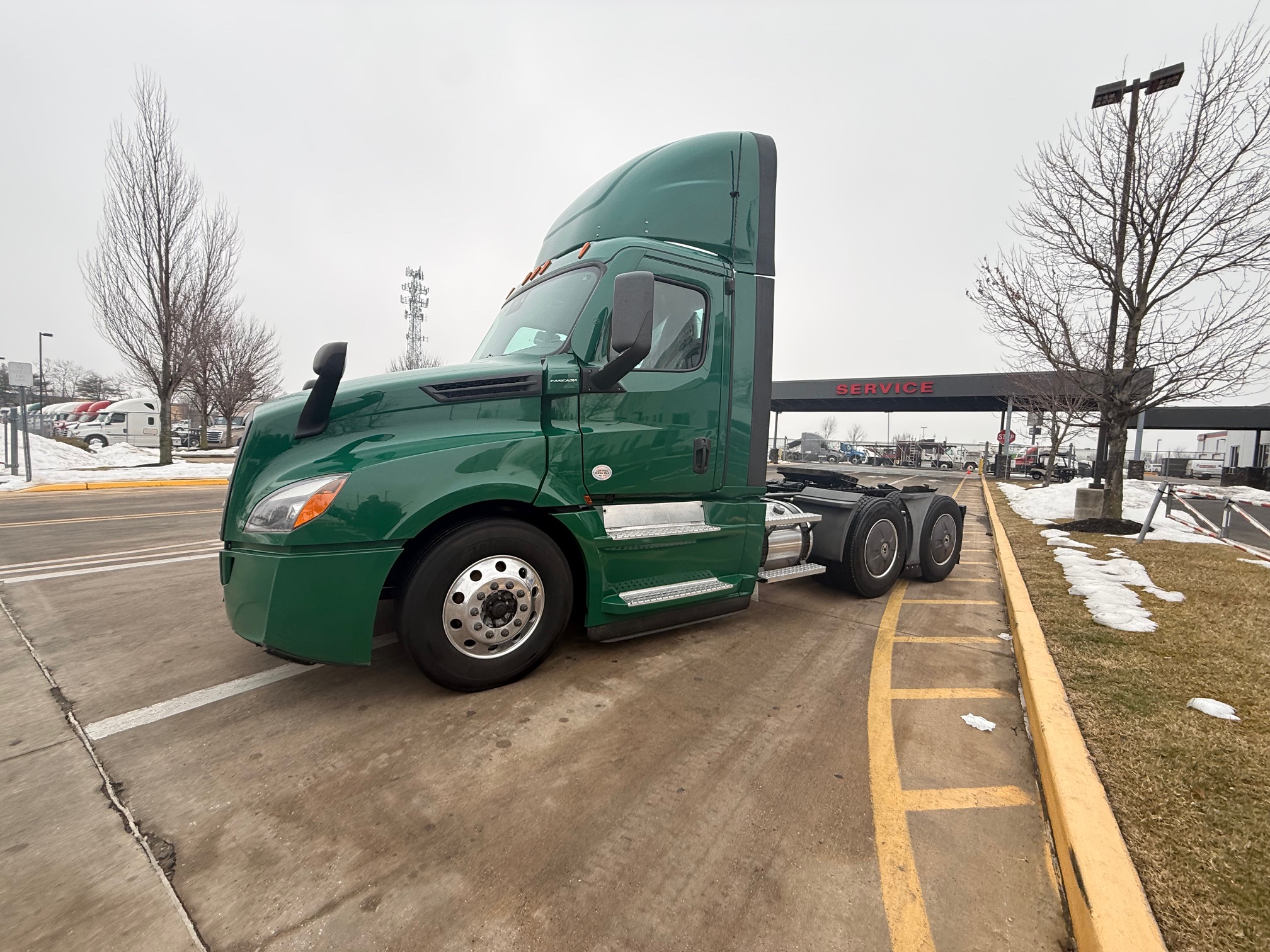 2021 Freightliner CASCADIA PT126D 2021 Freightliner CASCADIA PT126D - image 3 of 6