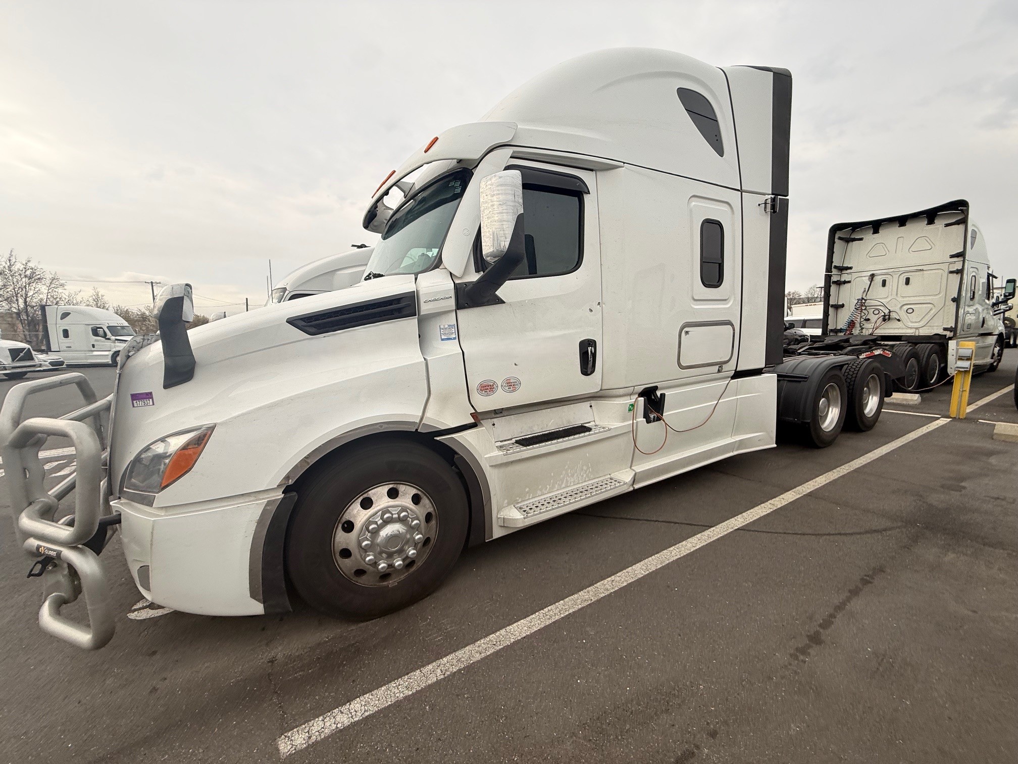 2025 FREIGHTLINER CA126SLP - image 1 of 6