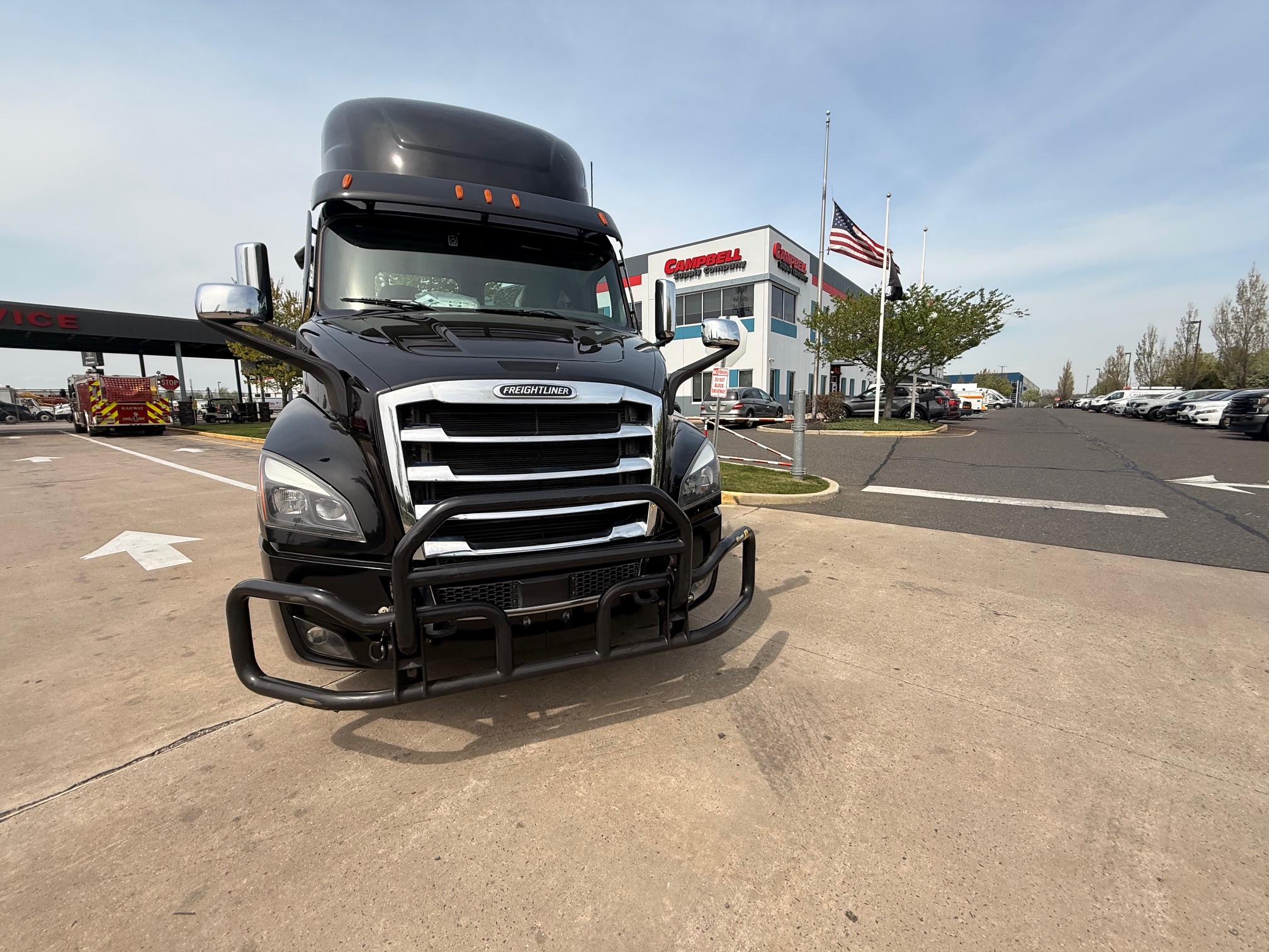2022 Freightliner CASCADIA 116 - image 2 of 6