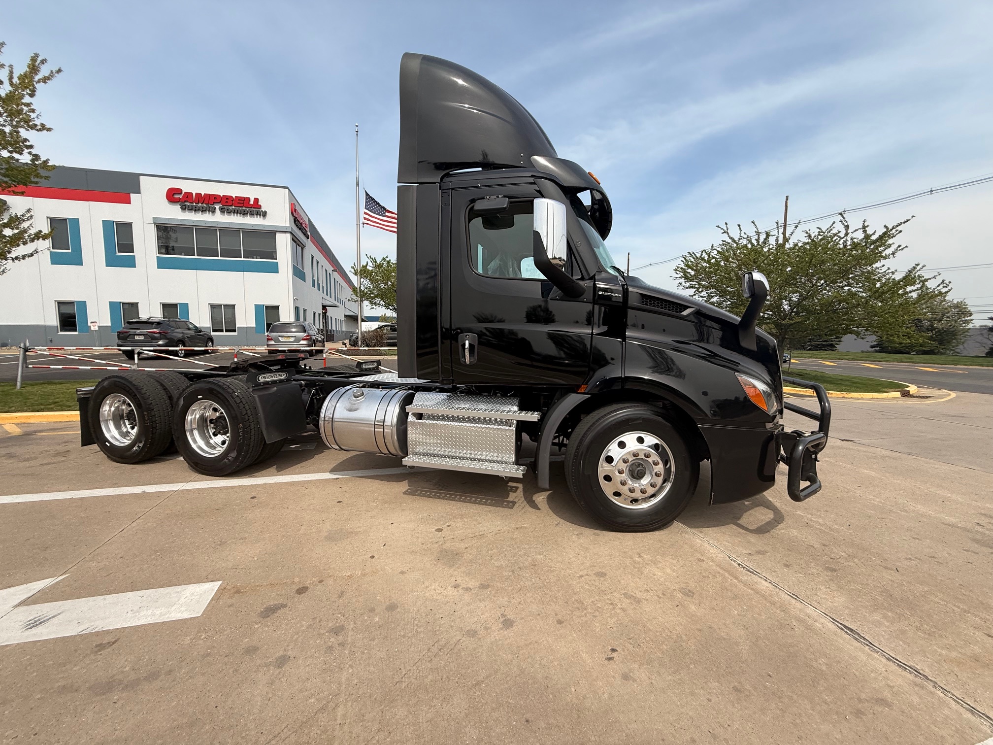 2022 Freightliner CASCADIA 116 - image 3 of 6