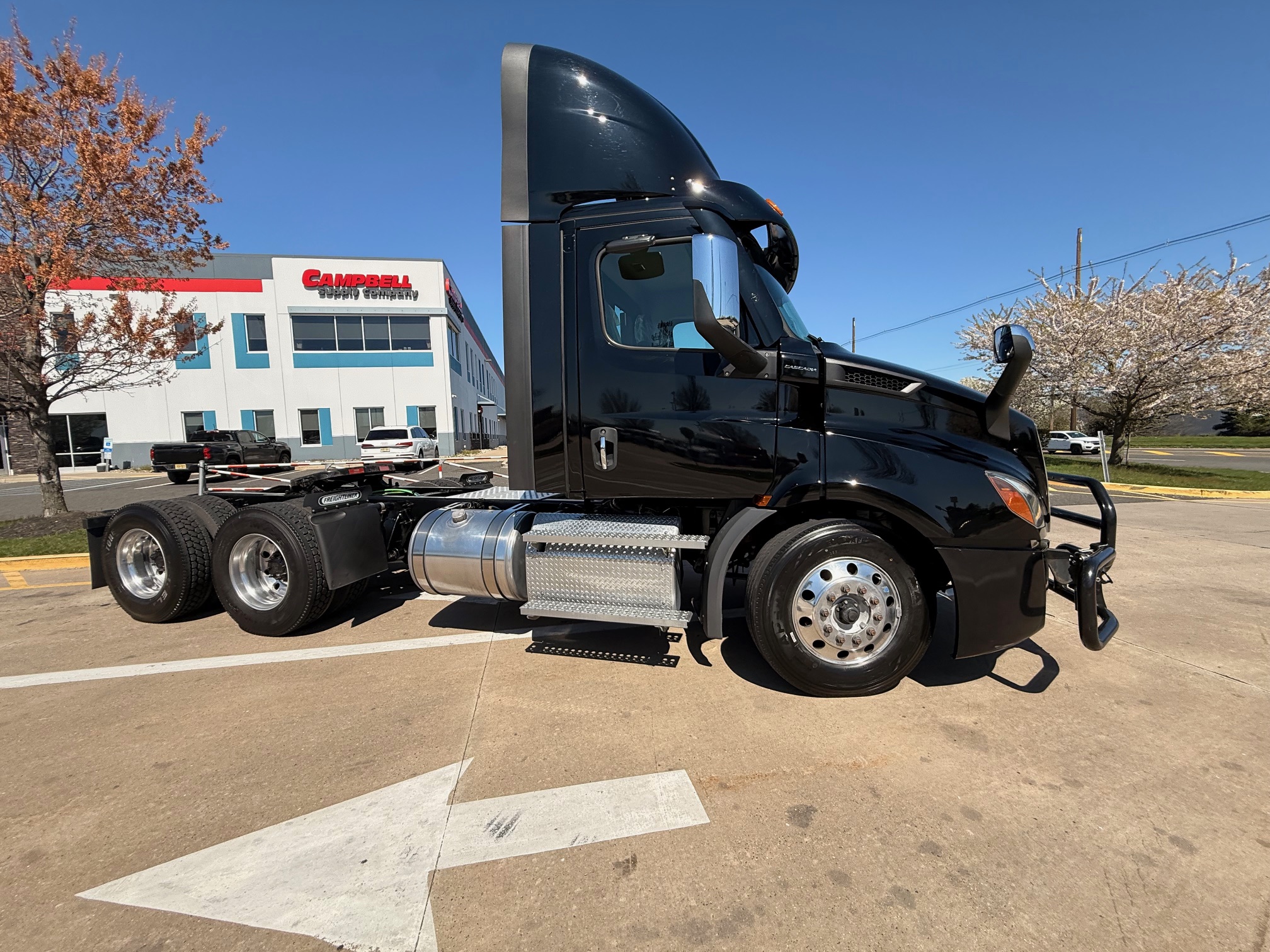 2022 Freightliner CASCADIA 116 - image 1 of 6