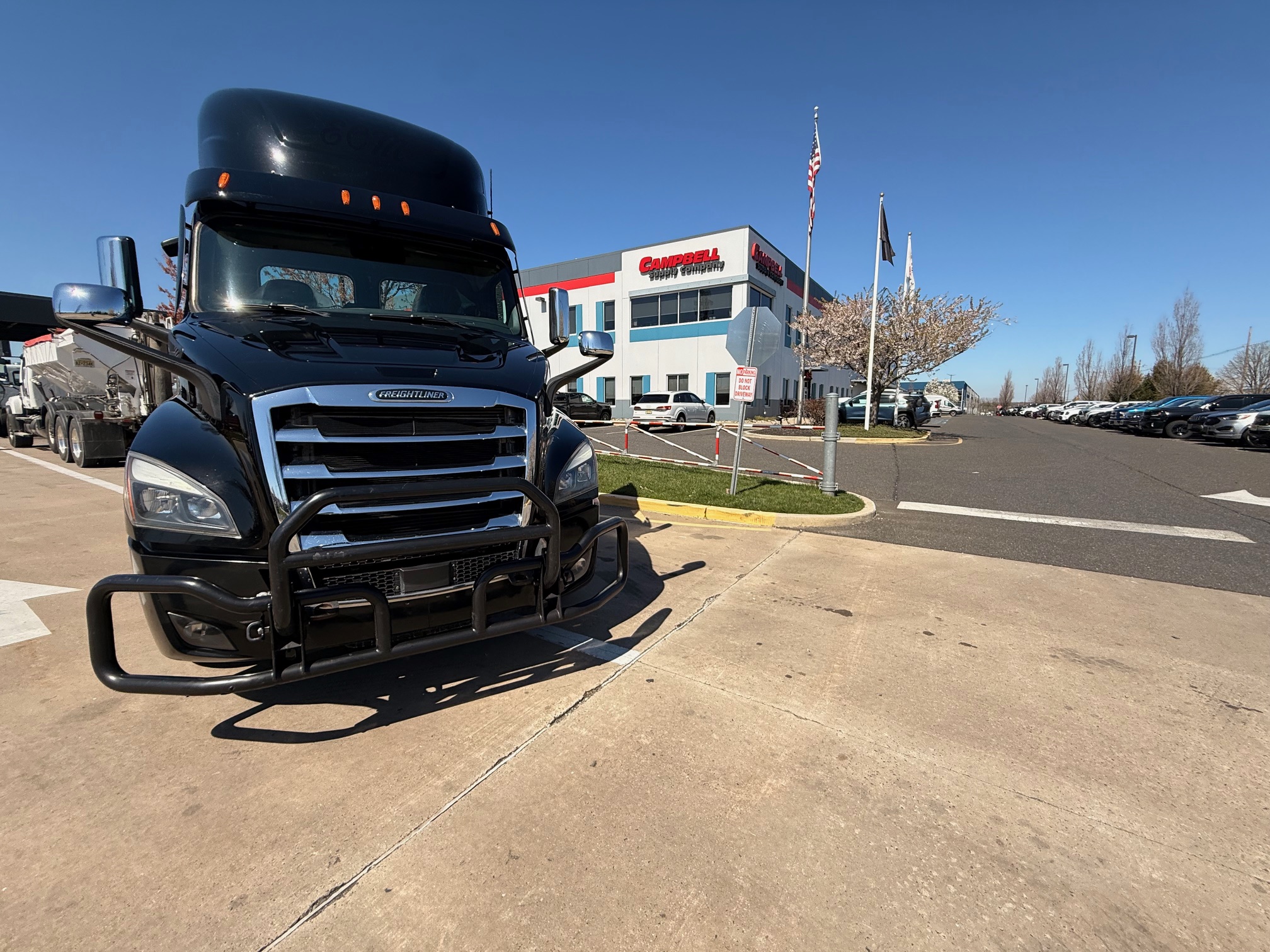 2022 Freightliner CASCADIA 116 - image 2 of 6