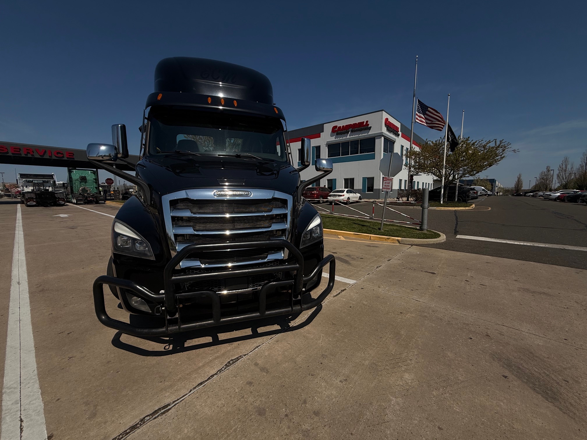 2022 Freightliner CASCADIA 116 - image 2 of 6