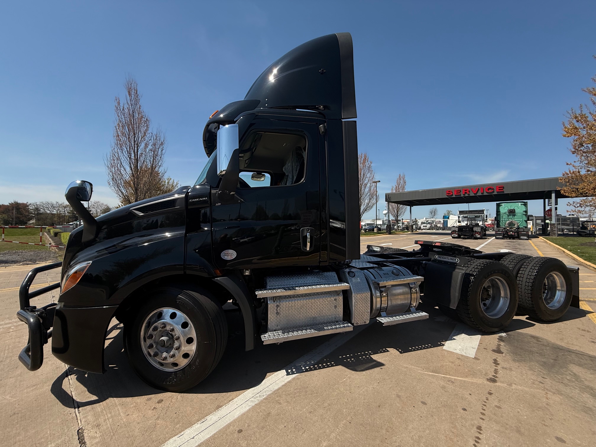 2022 Freightliner CASCADIA 116 - image 3 of 6