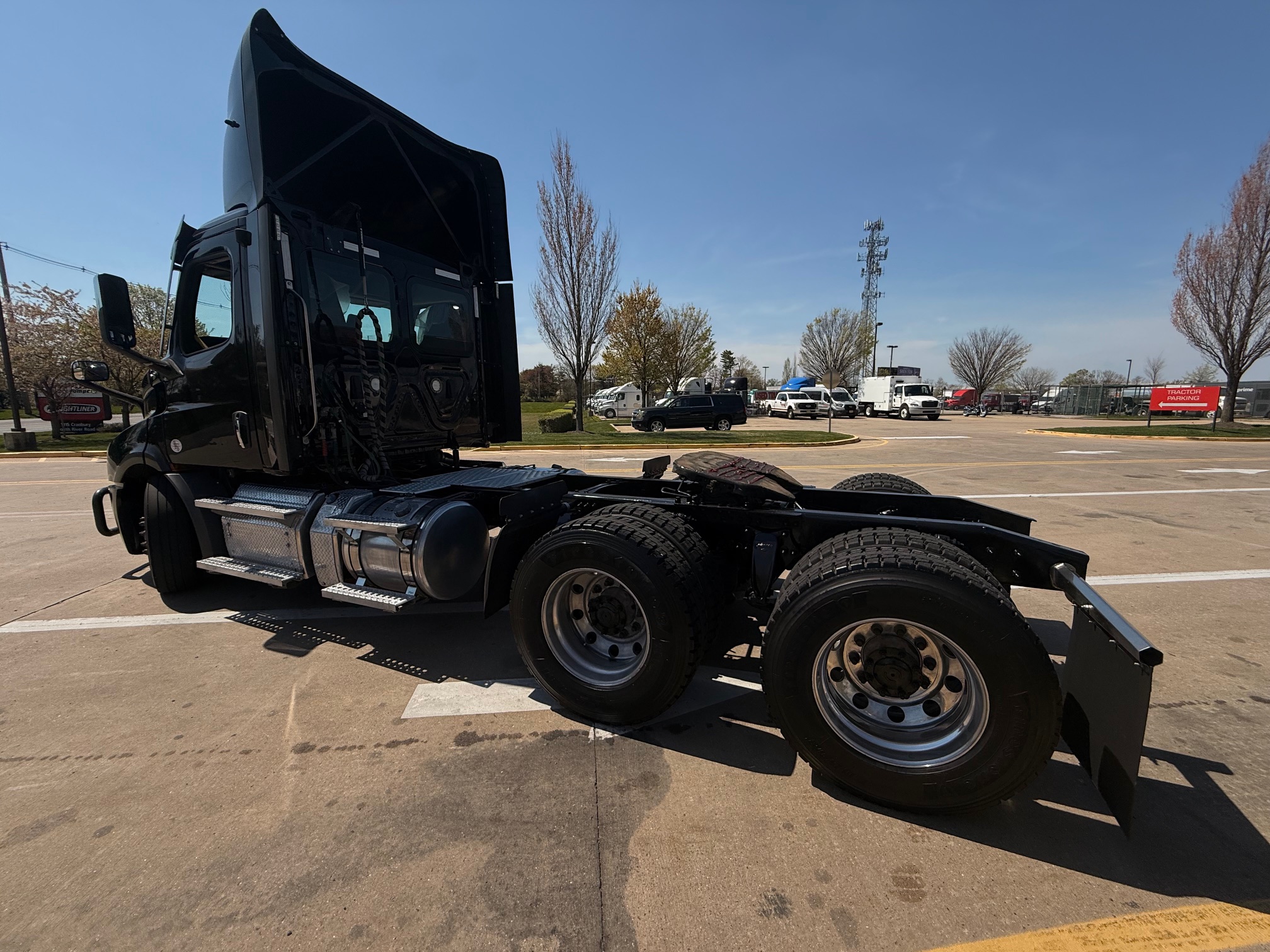 2022 Freightliner CASCADIA 116 - image 6 of 6