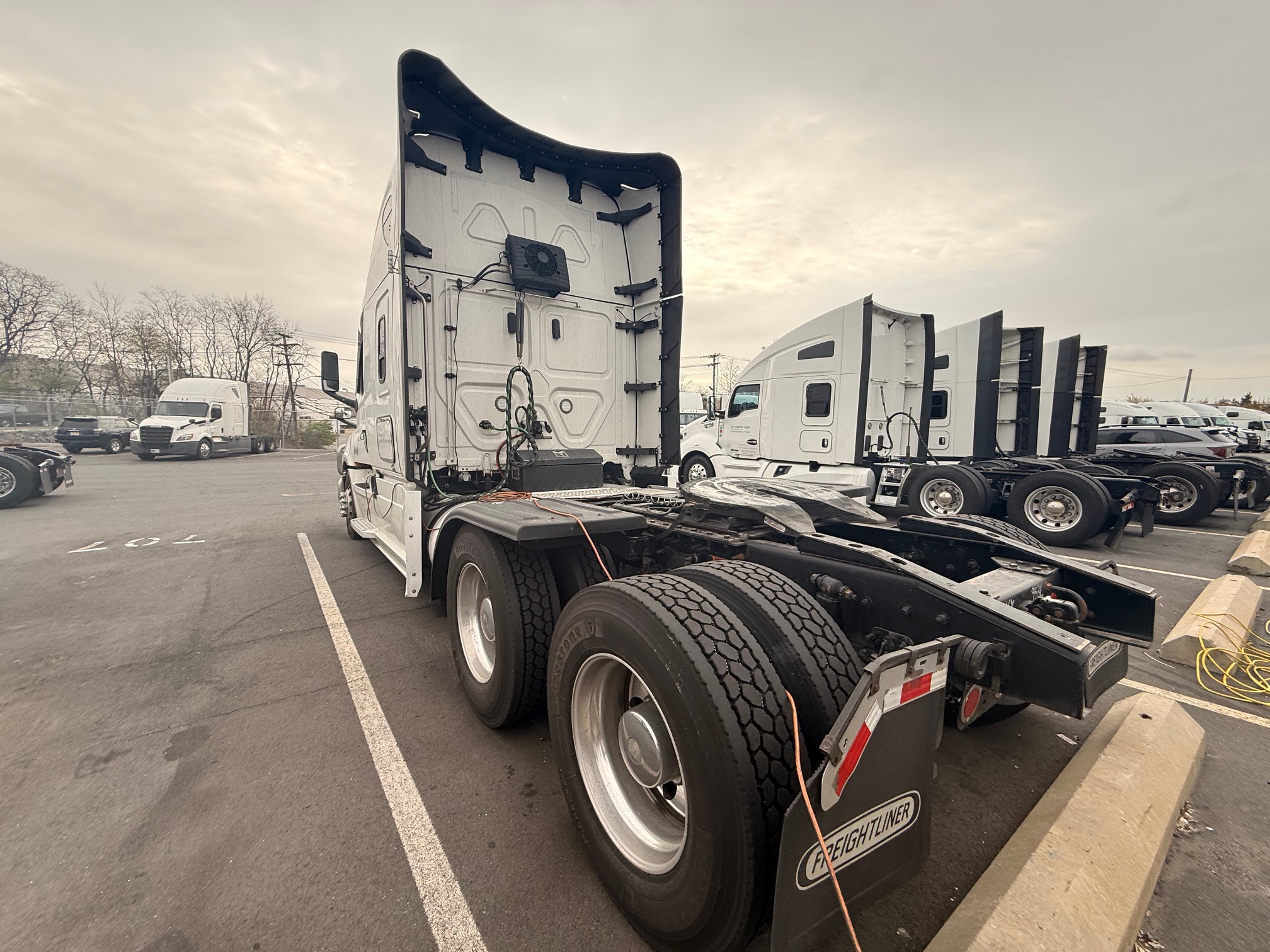 2022 KENWORTH CONSTRUCTION 2022 KENWORTH CONSTRUCTION - image 3 of 6