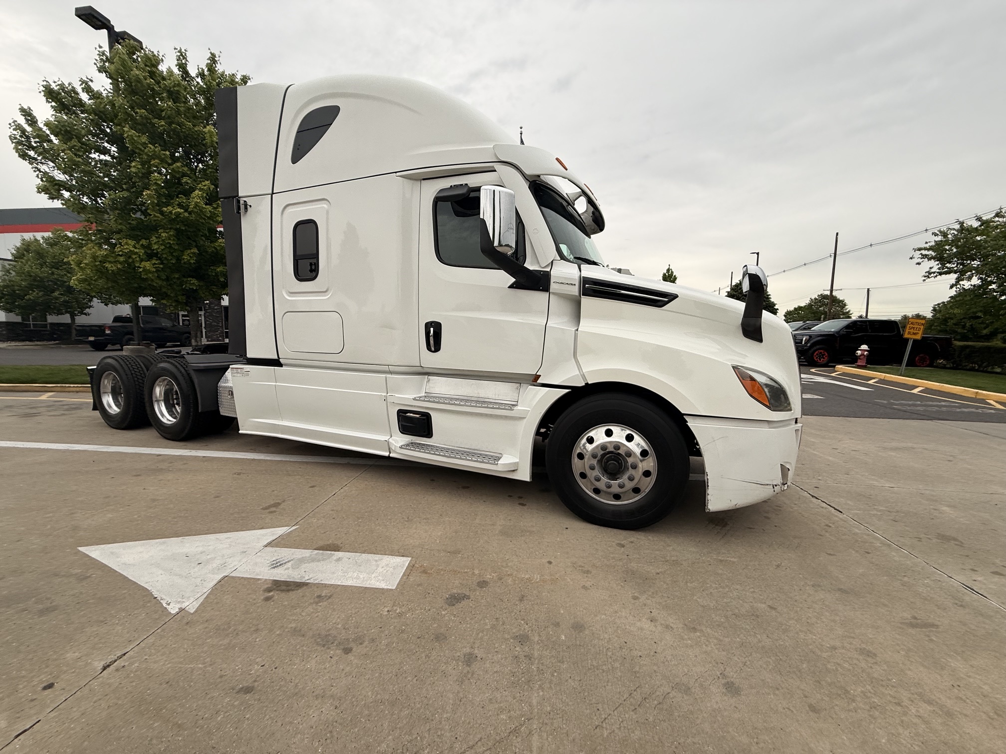 2022 Freightliner CASCADIA PT126S 2022 Freightliner CASCADIA PT126S - image 1 of 6
