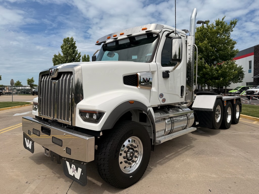 2025 Western Star Trucks 49X - image 1 of 6