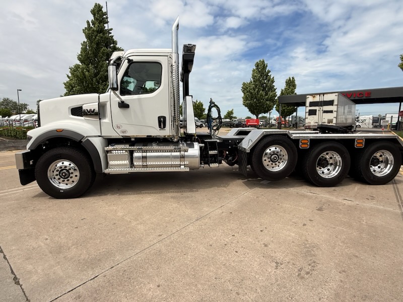 2025 Western Star Trucks 49X - image 2 of 6