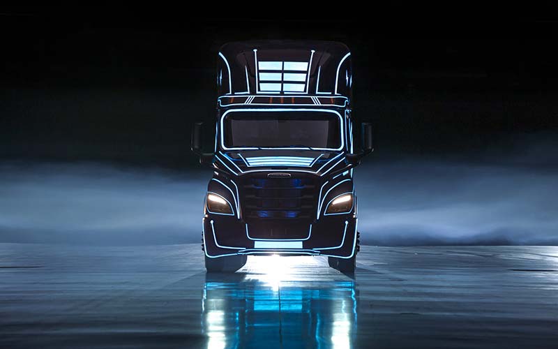 Freightliner eCascadia eCascadia-Front-Facing Freightliner eCascadia eCascadia-Front-Facing
