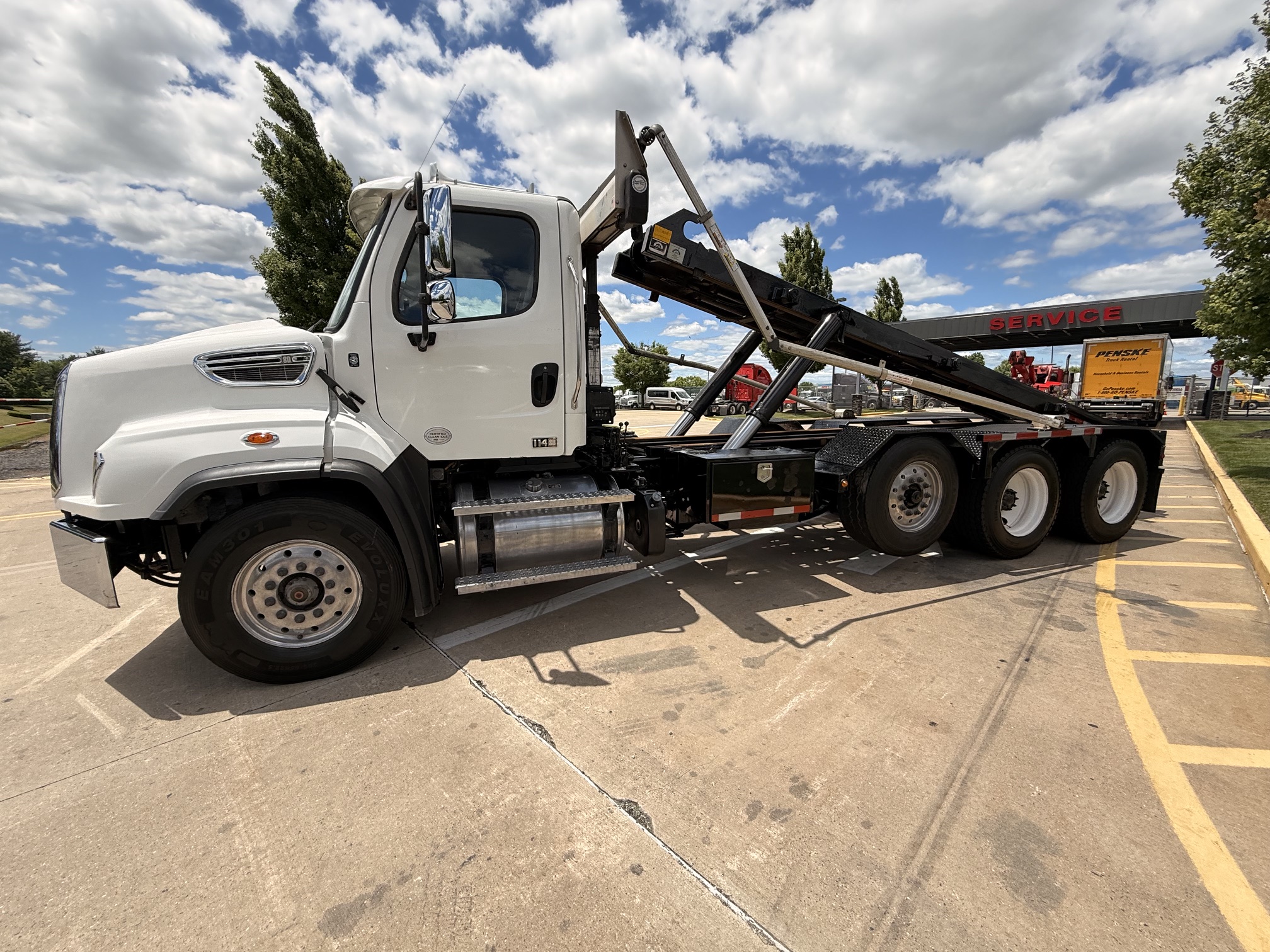 2020 Freightliner 114SD 2020 Freightliner 114SD - image 1 of 6